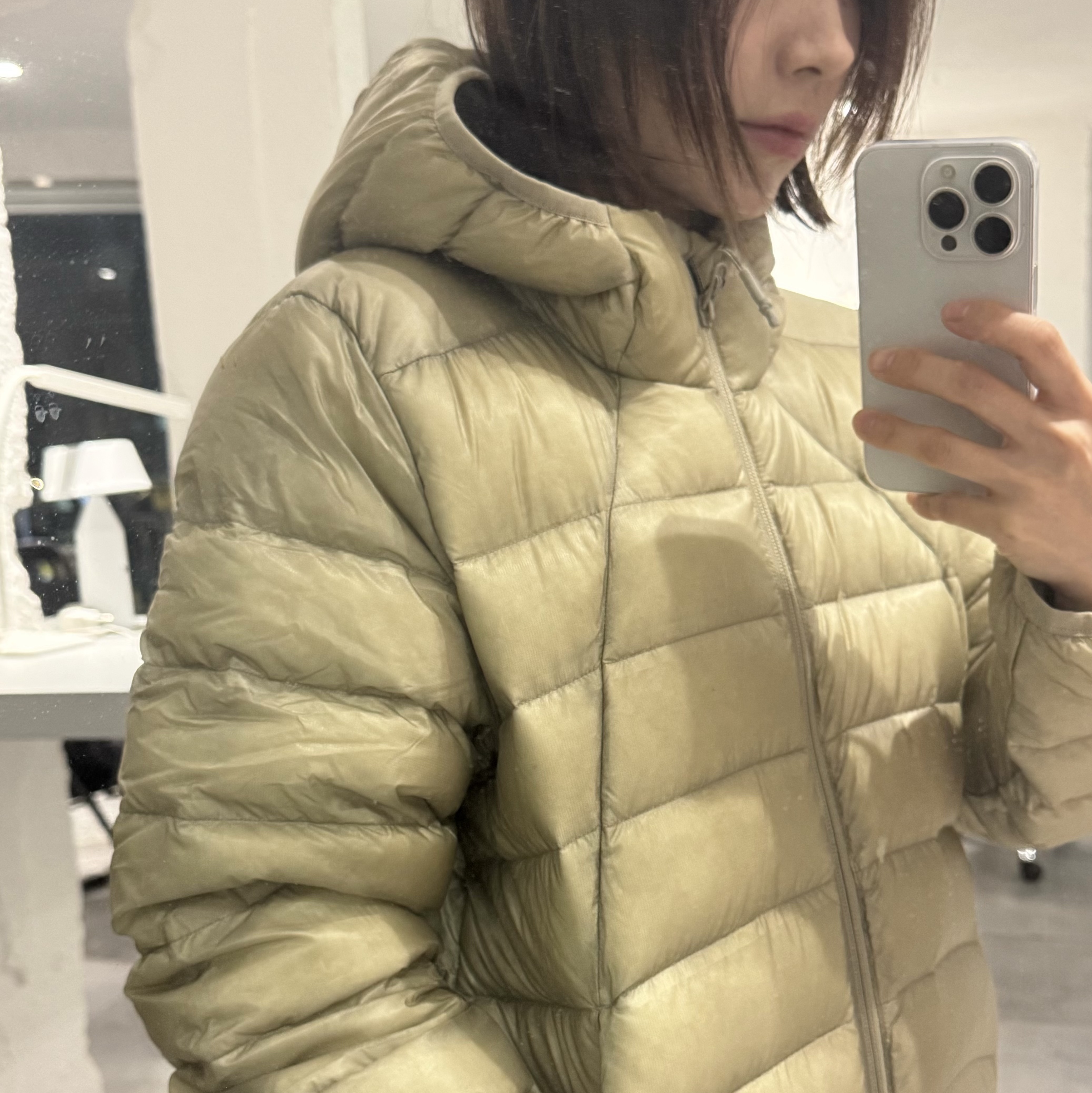 Sunlove Hooded Fly Light Down Jacket Stone 착용 스타일 - 2