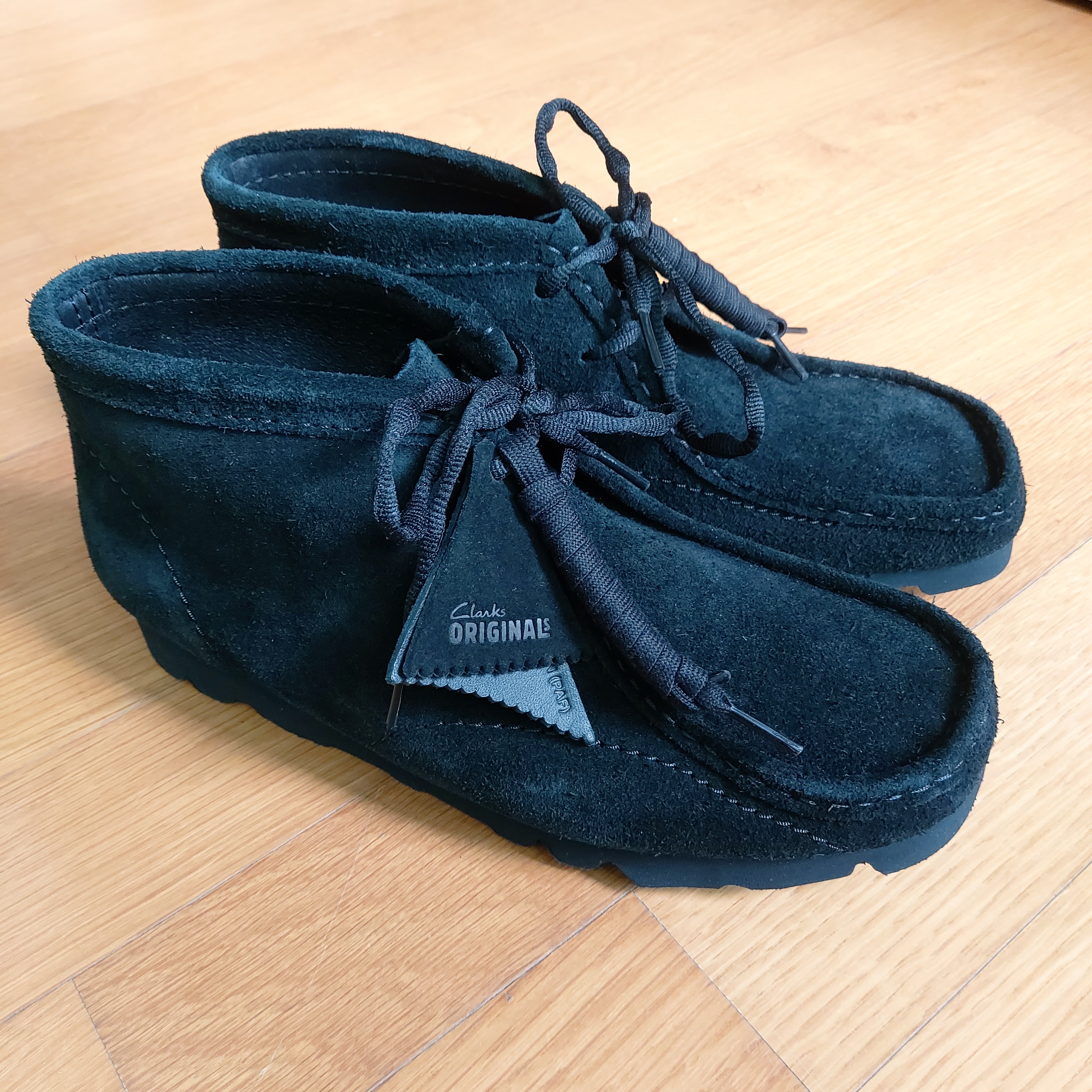 Clarks x Post Archive Faction (Paf) WallabeeBT Black Suede, Millo Archive Button Liner Quilted Jacket Black 착용 스타일 - 4