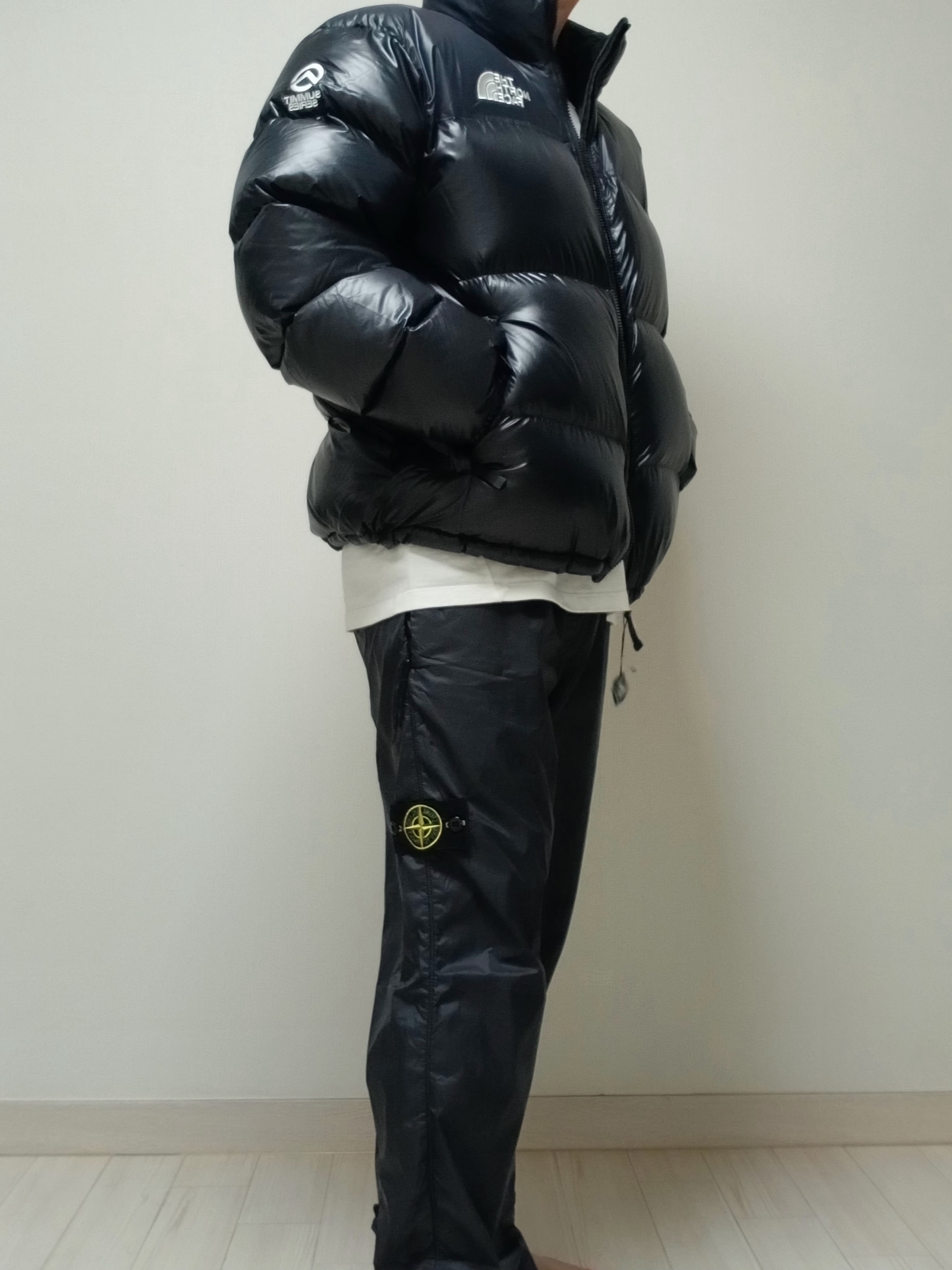 Supreme Small Box LS T-Shirt White - 24SS, The North Face Quantum Nuptse RDS Jacket Black 착용 스타일 - 7