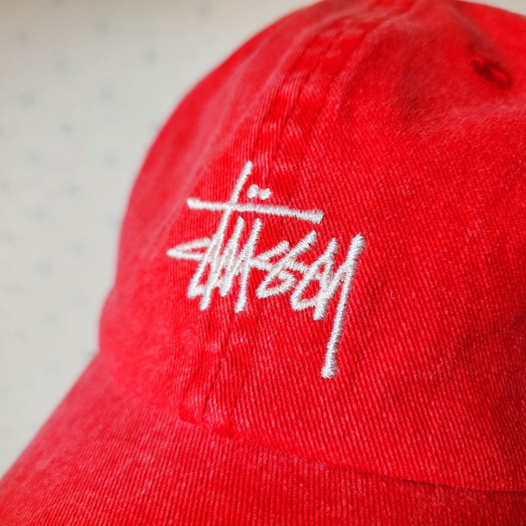 Stussy Low Profile Basic Washed Strapback Raspberry 착용 스타일 - 2