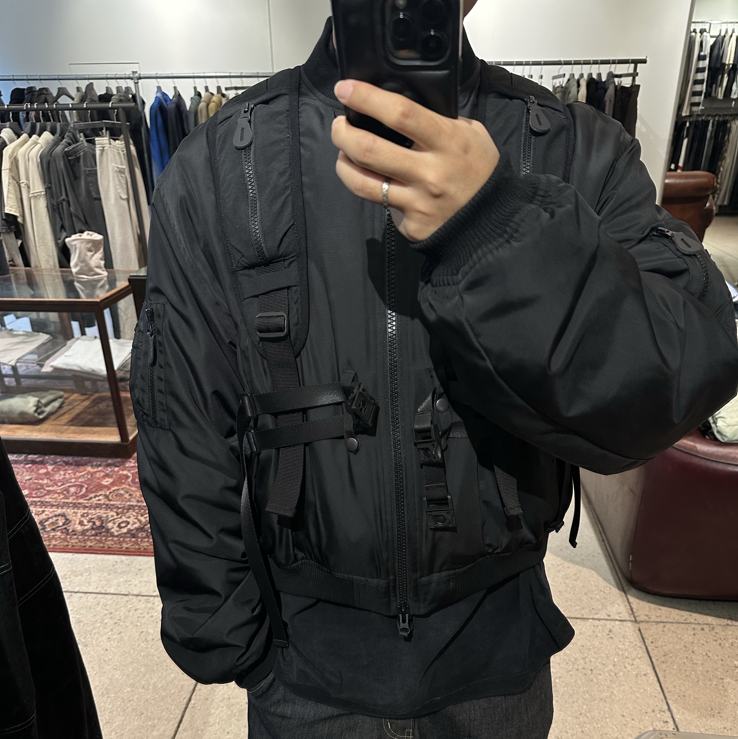 Undermycar 25FW Utility Tactical Bomber Black 착용 스타일 - 2