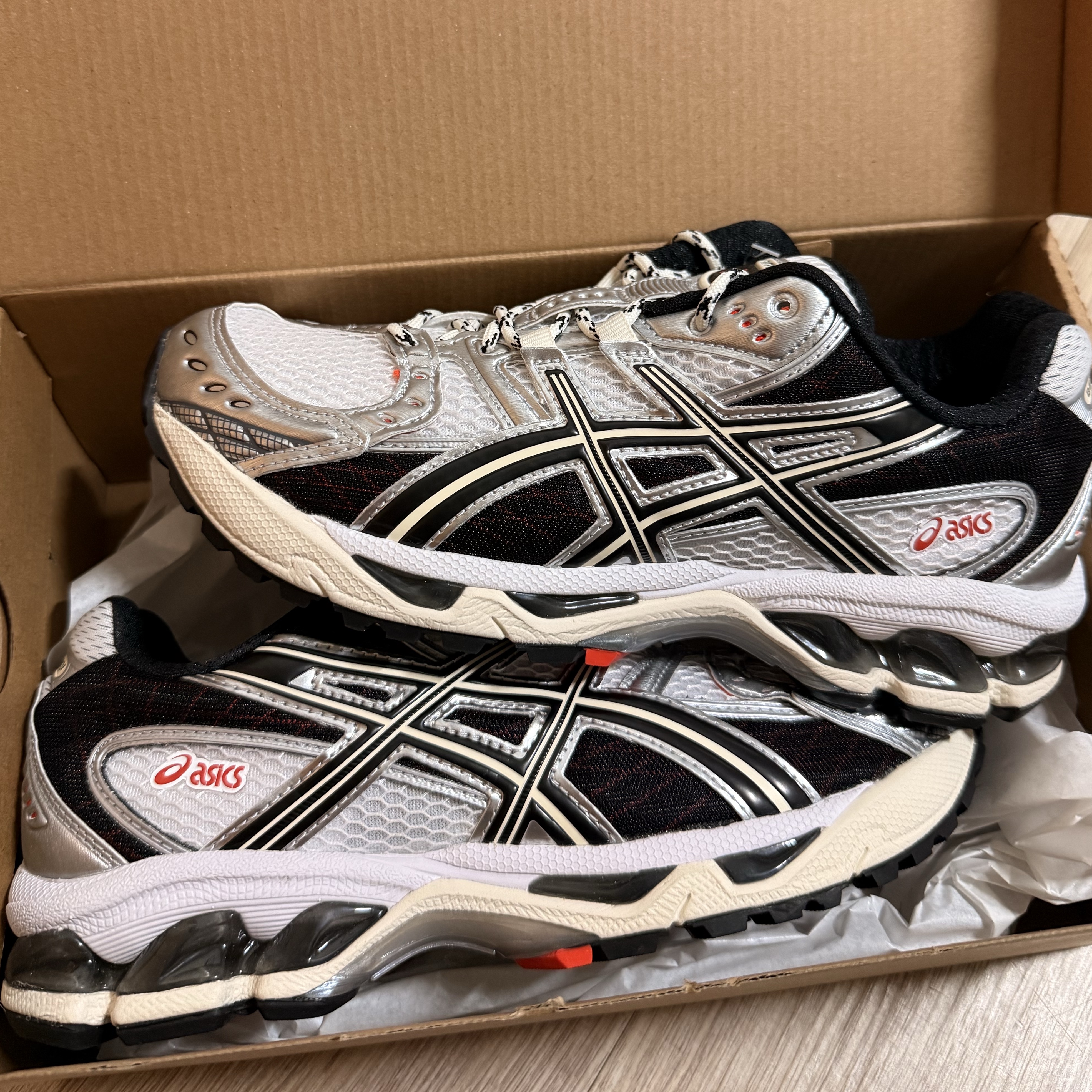 Asics Gel-Nimbus 10.1 White Black 착용 스타일