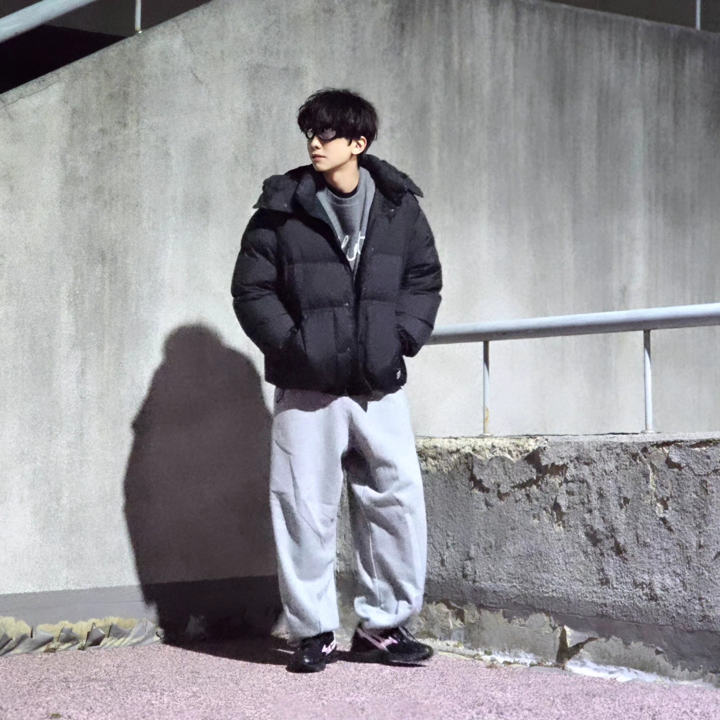 Nike Club Fleece Oversized French Terry Pants Dark Grey Heather Light Smoke Grey - US/EU, Nike Club Fleece Oversized French Terry Pants Dark Grey Heather Light Smoke Grey - Asia 착용 스타일 - 4