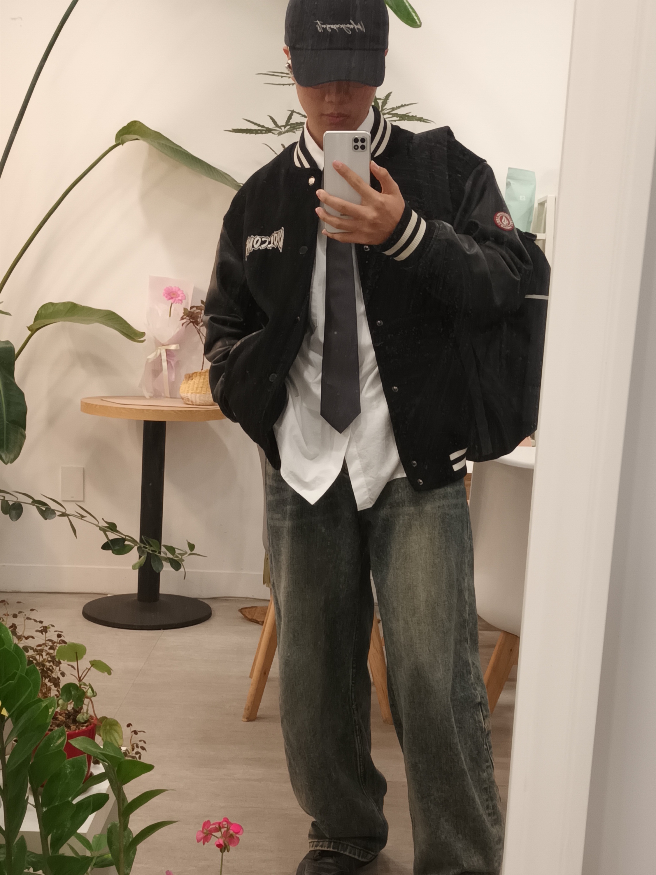 Undermycar MU.124 New Logo Basic Cotton Cap Black, Carhartt 21L Classic Backpack Black 착용 스타일 - 2