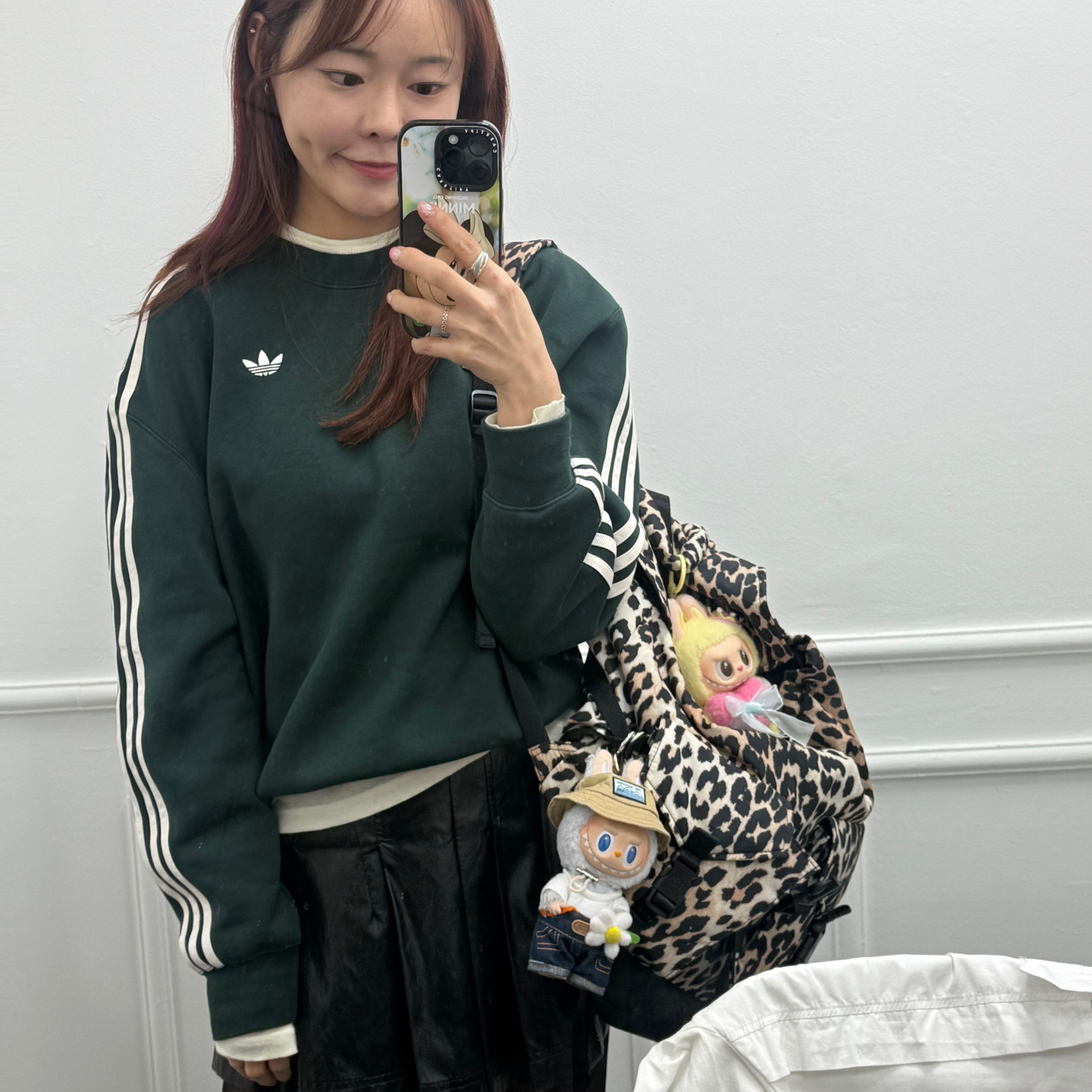 (W) Adidas x Sporty & Rich Sweatshirt Shadow Green - KR Sizing, Pop Mart The Monsters Checkmate Series Plush Keyring 착용 스타일