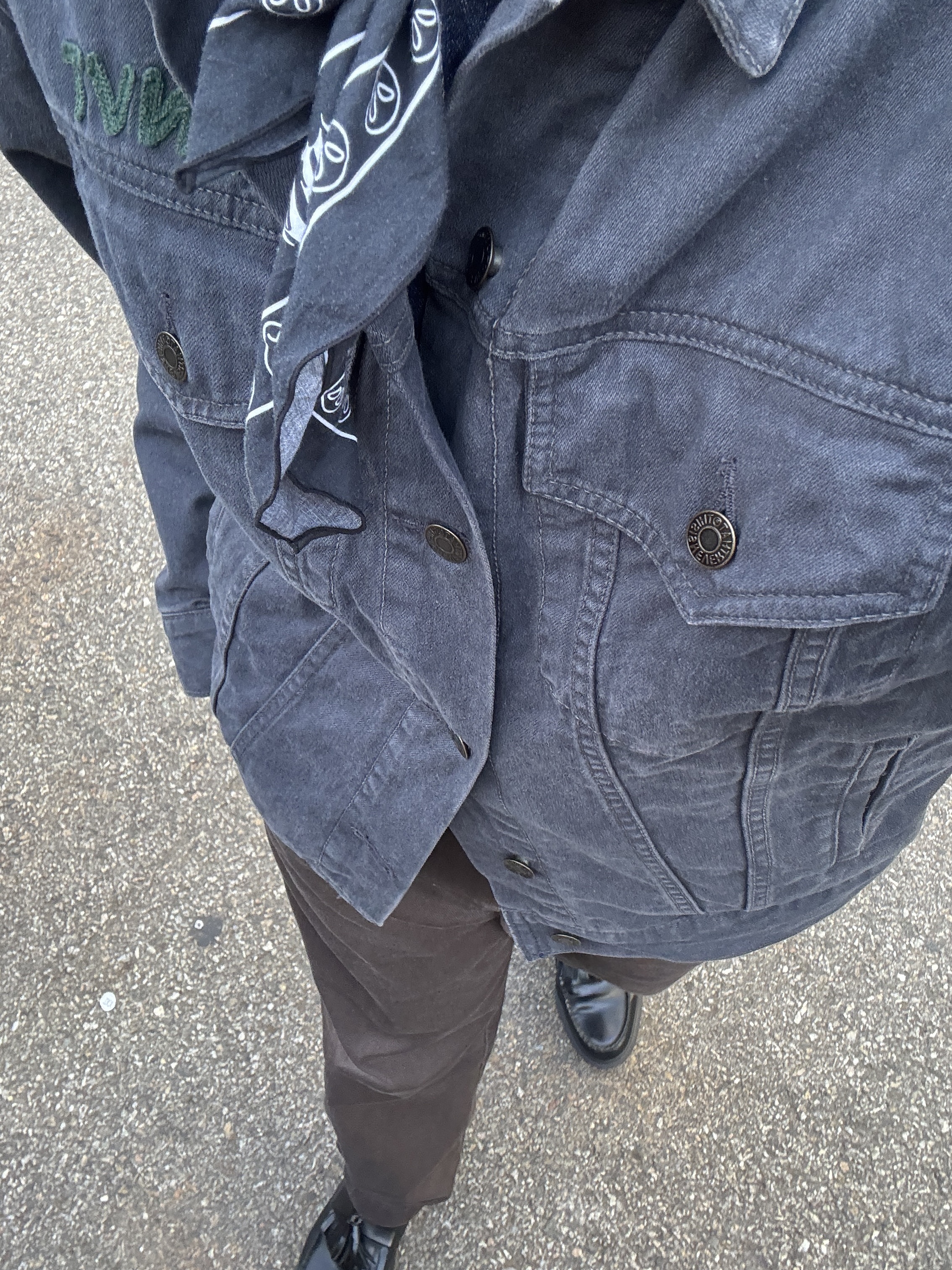 Dr. Martens Adrian Smooth Black, Thisisneverthat TSNVT Trucker Jacket Off Black 착용 스타일 - 4