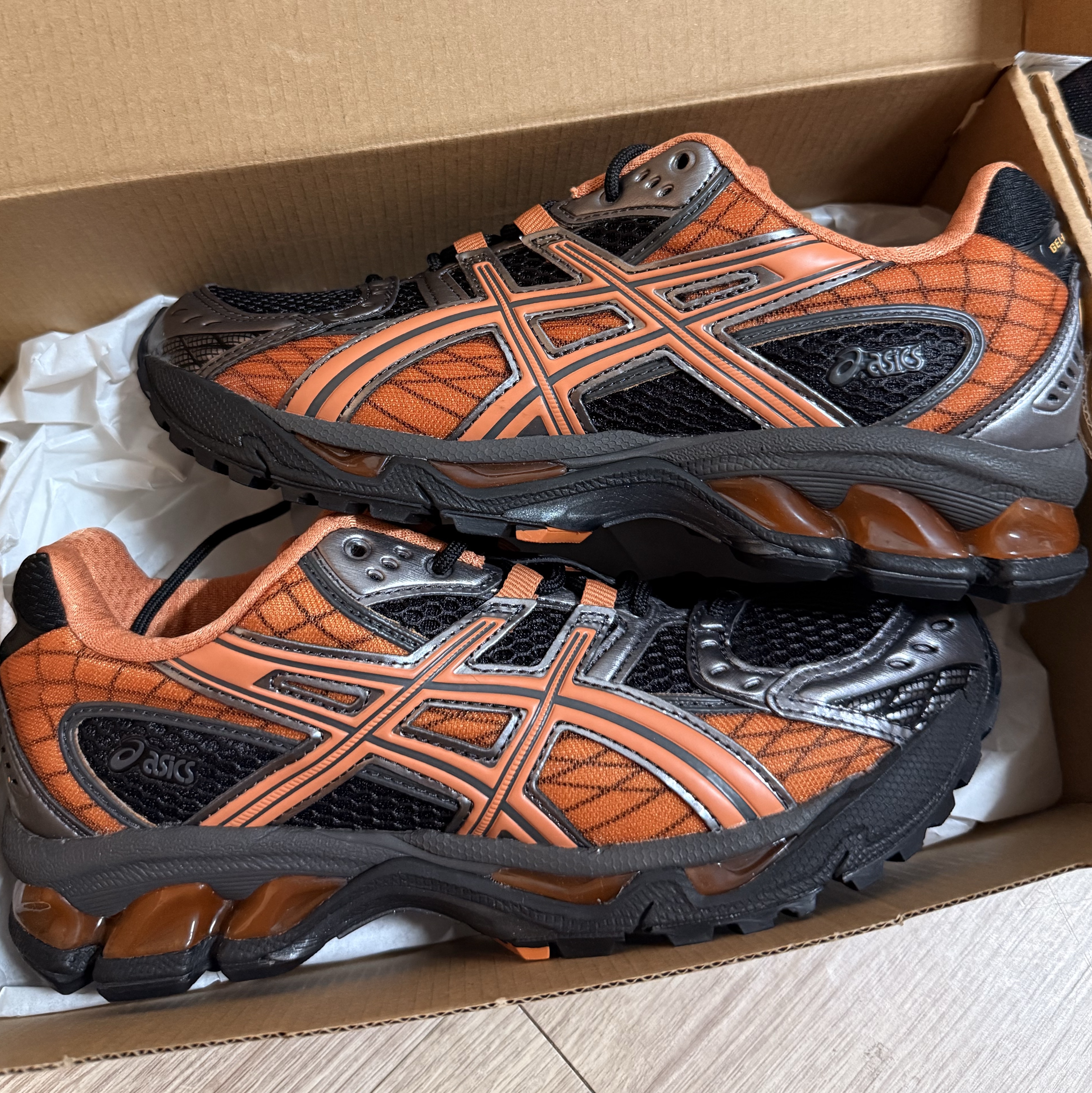 Asics Gel-Nimbus 10.1 Black Rust Orange 착용 스타일