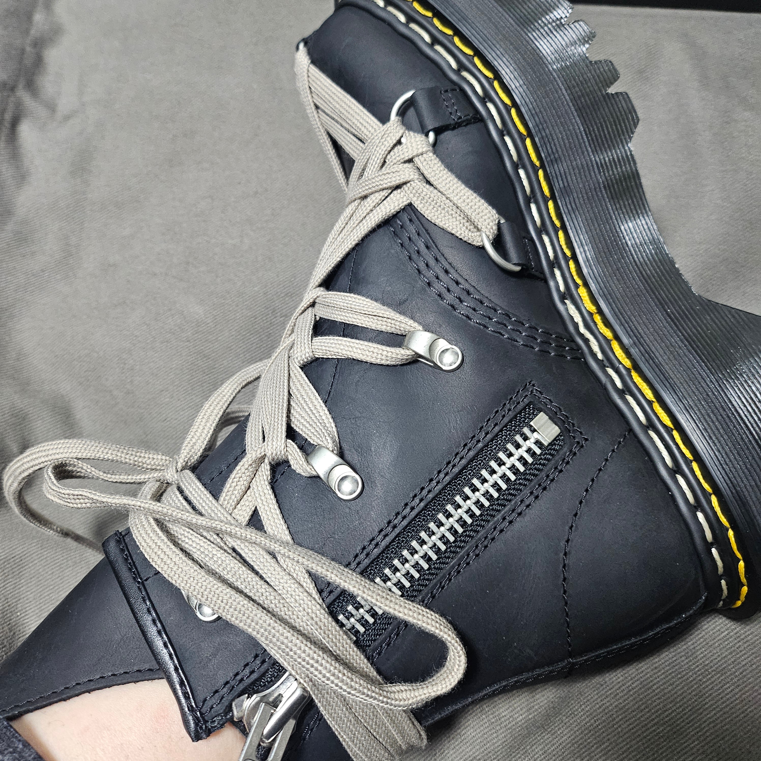 Dr. Martens x Rick Owens 1460 Quad Sole Mega Lace Boots Black 착용 스타일