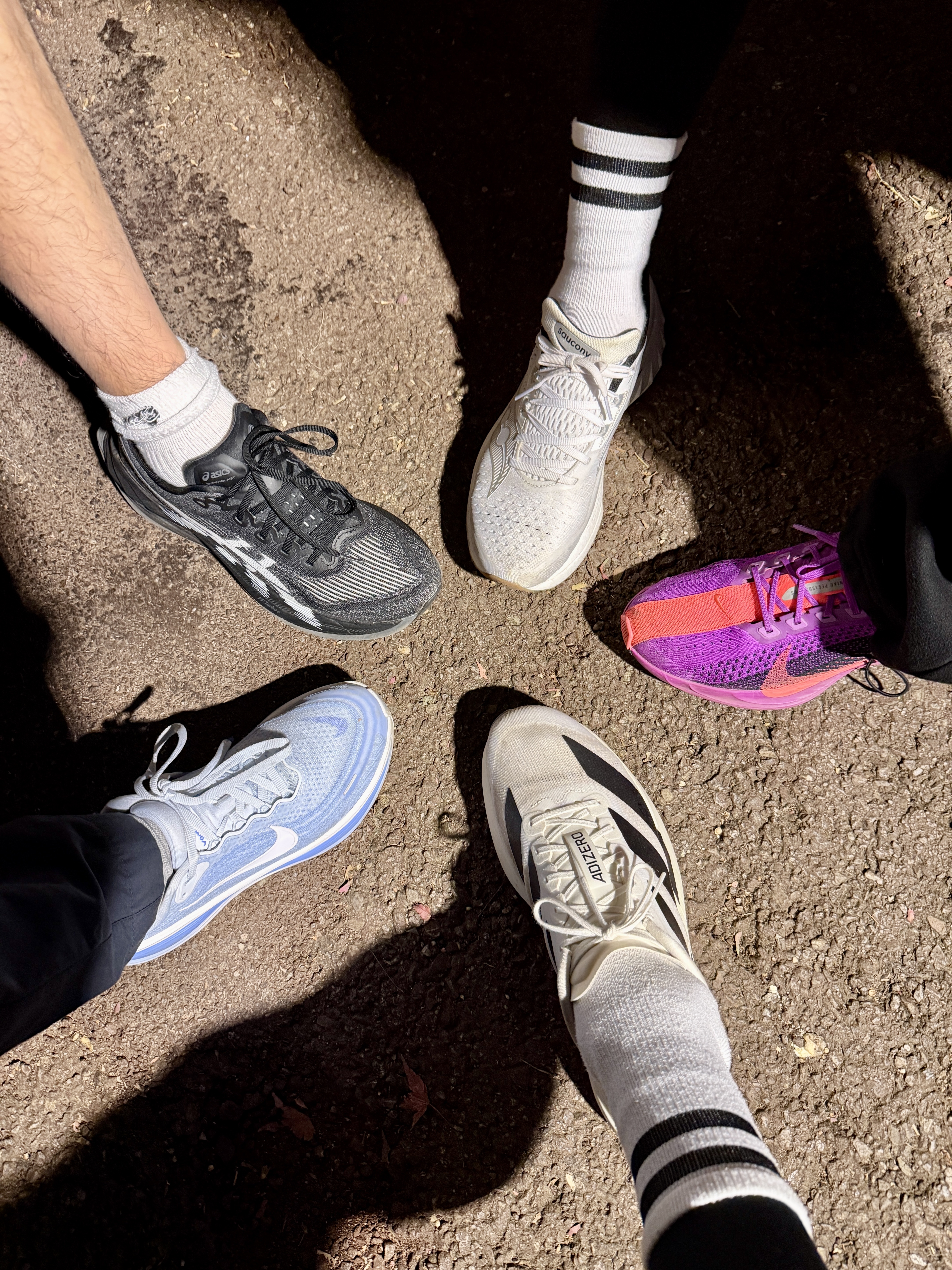 Adidas Adizero EVO SL Cloud White Core Black, Nike Air Zoom Pegasus 41 Hyper Violet Vivid Grape 착용 스타일