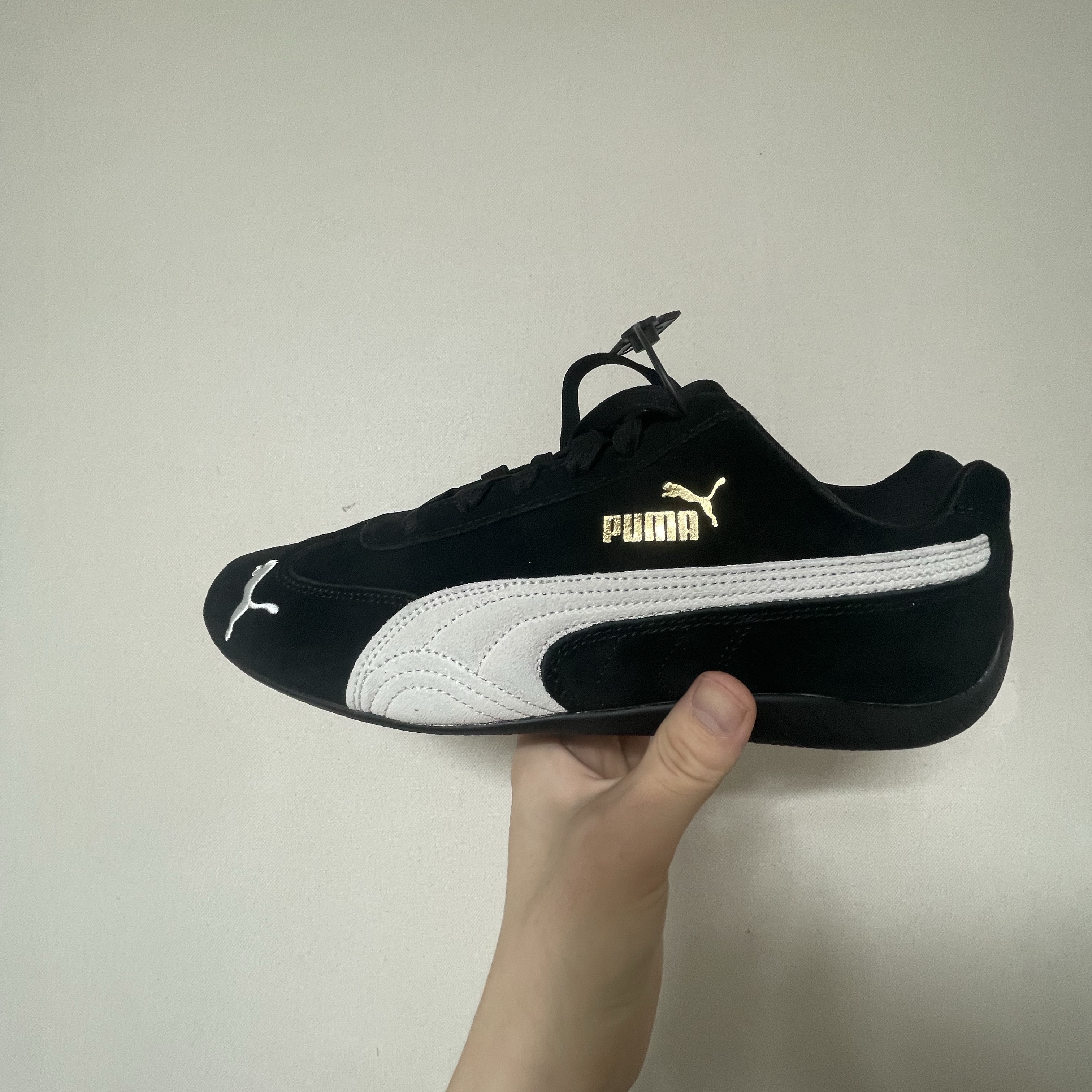 Puma Speedcat OG Black White 착용 스타일 - 1