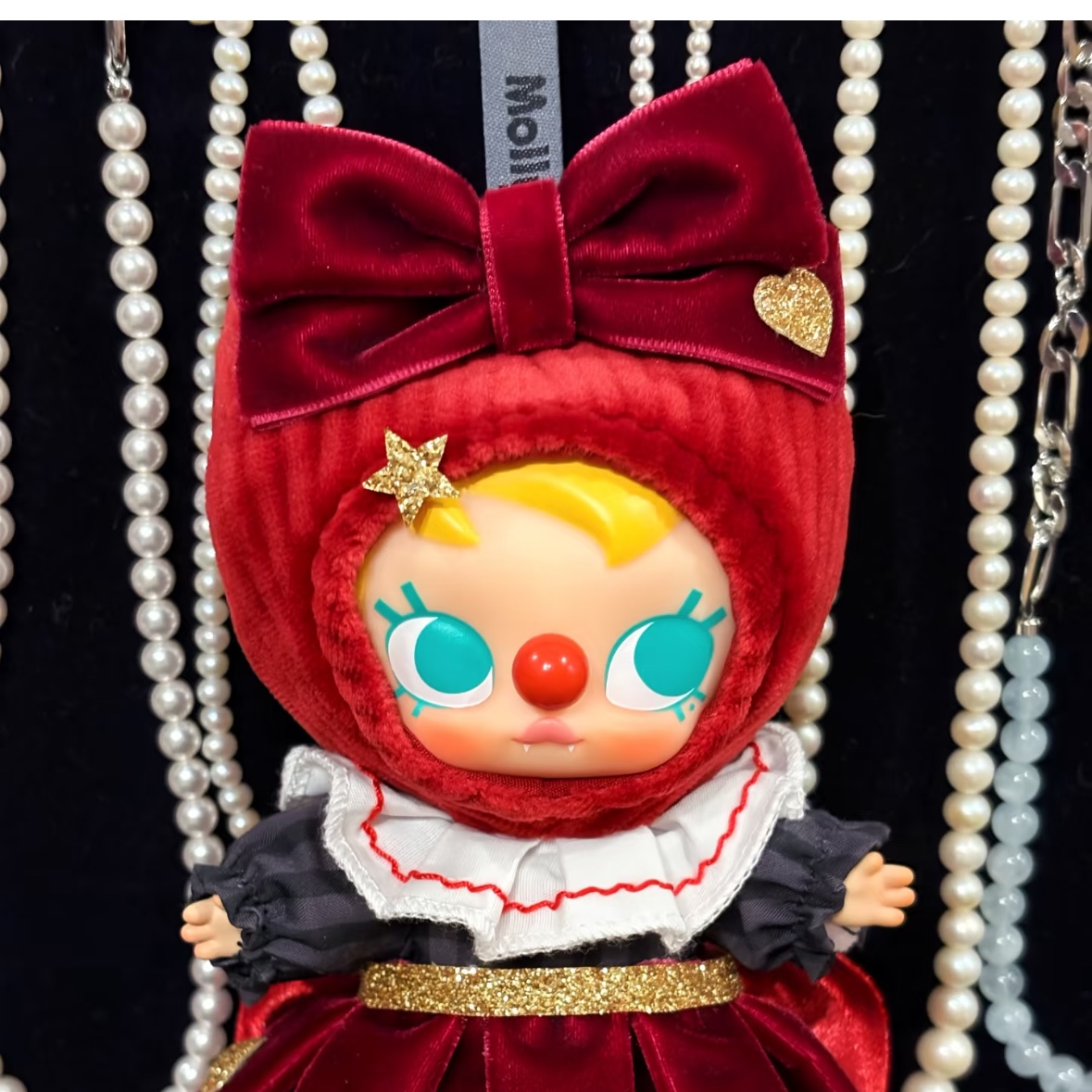Pop Mart Why So Serious Series Vinyl Plush Pendant Crimson Dancer (Opened Case) 착용 스타일