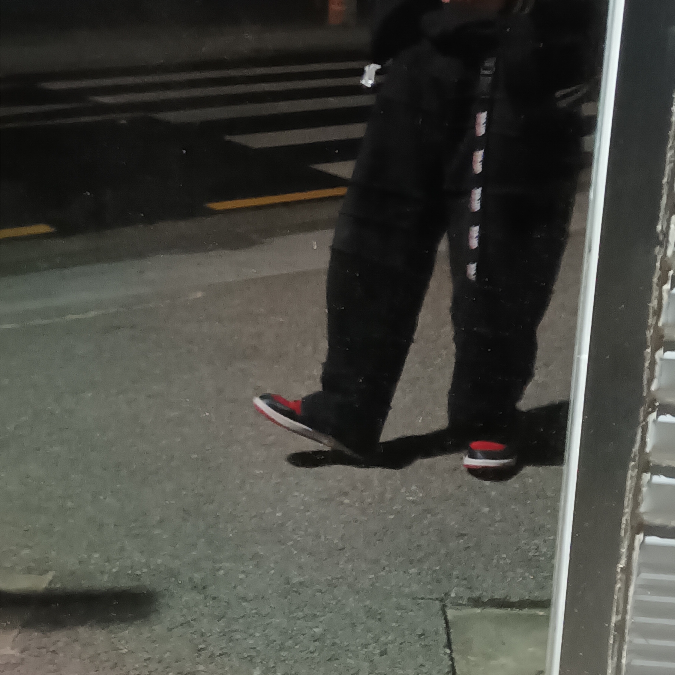 NOMANUAL Rough Division Pants Black, (W) Jordan 1 Retro High OG Satin Bred 착용 스타일 - 3