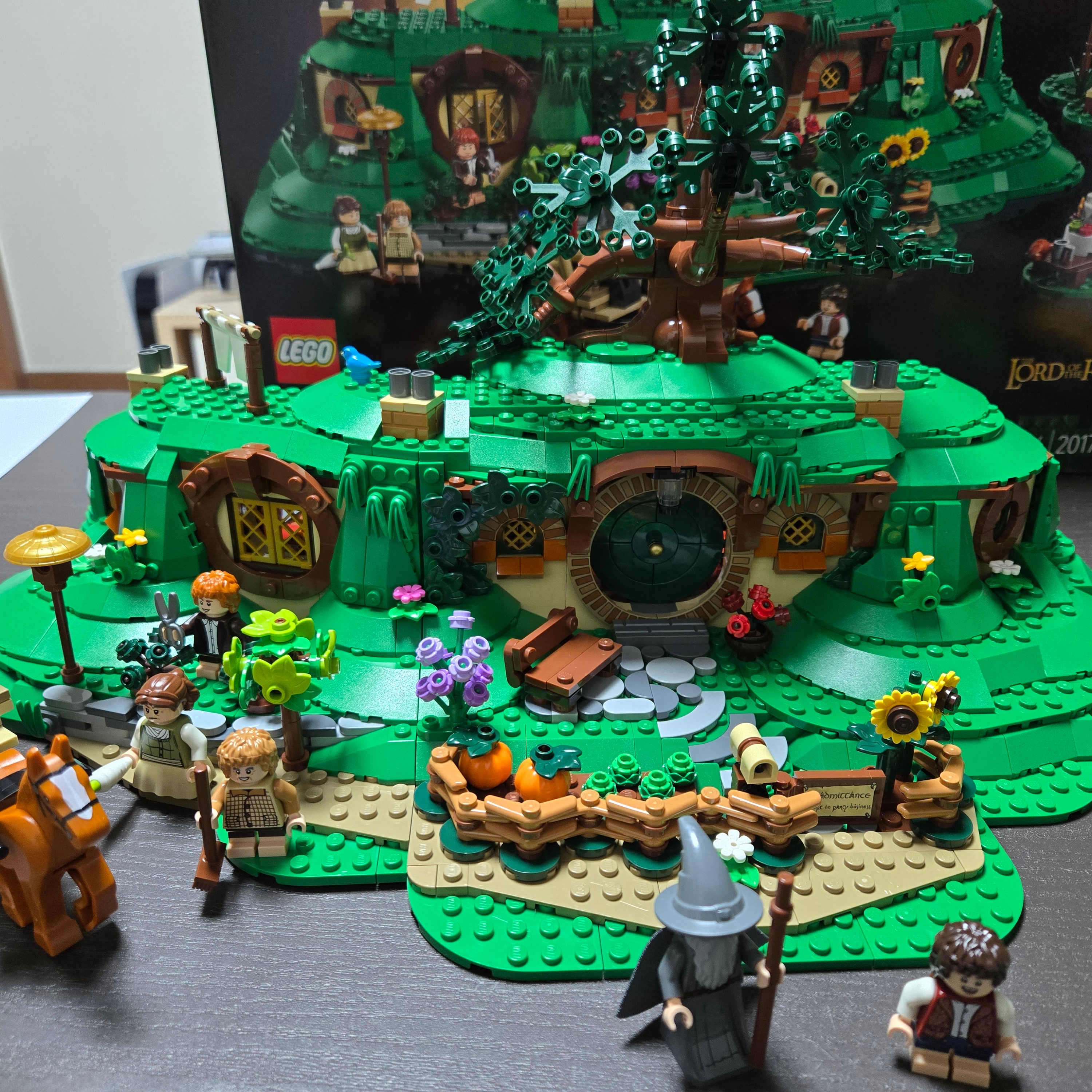 Lego Icons The Lord of The Rings: The Shire 착용 스타일 - 3