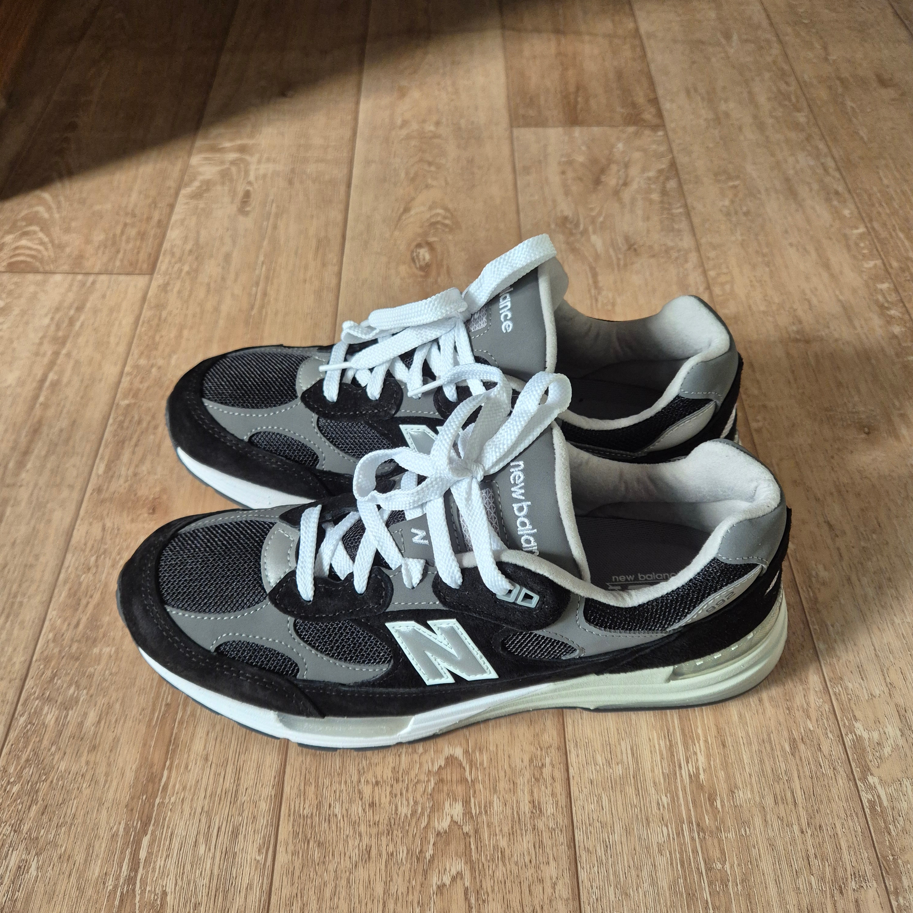 New Balance 992 Made in USA Core Black Grey 착용 스타일