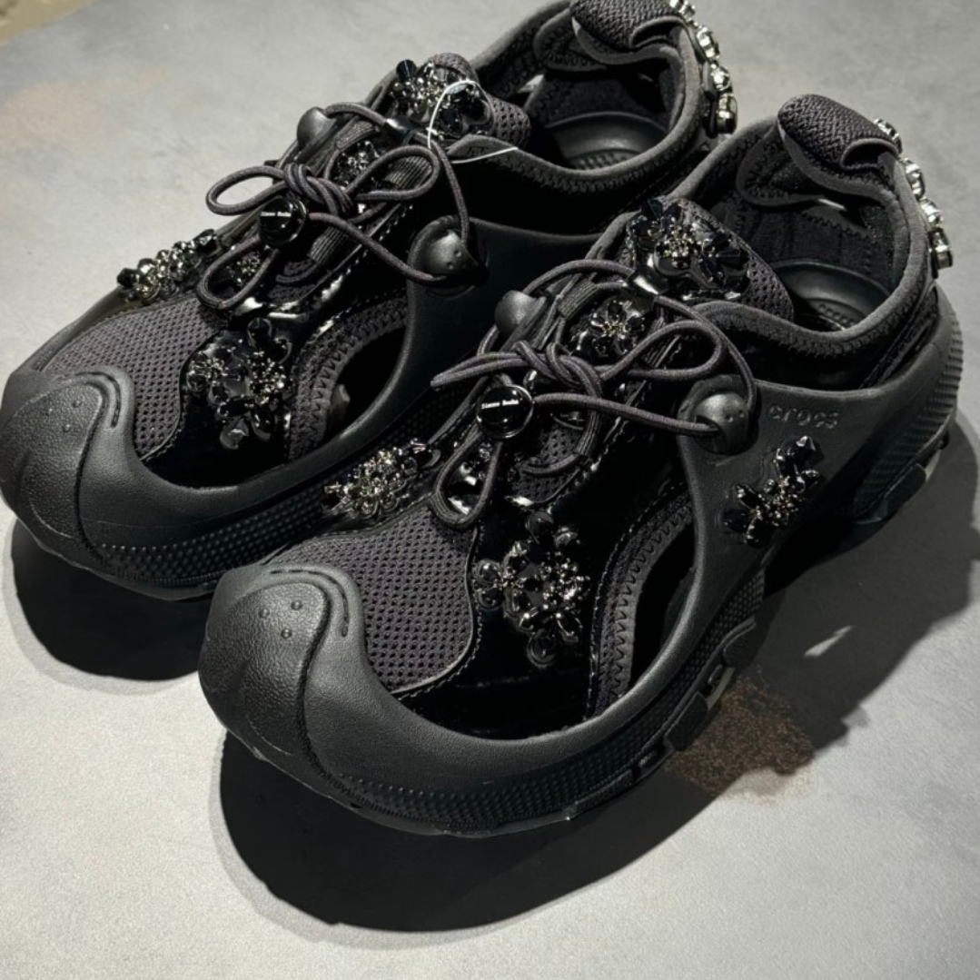 Crocs x Simone Rocha Trailbreak 2 Black 착용 스타일