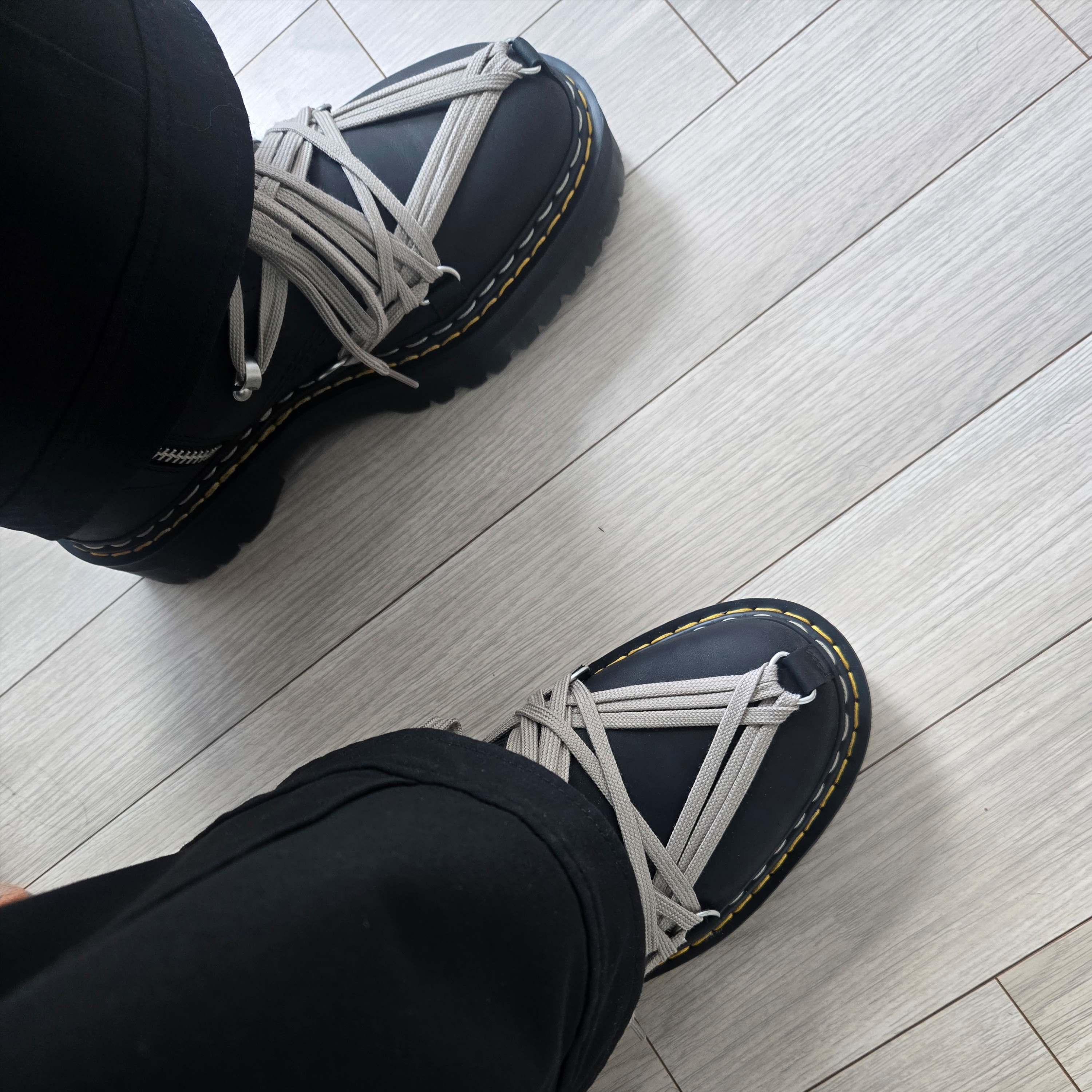 Dr. Martens x Rick Owens 1460 Quad Sole Mega Lace Boots Black 착용 스타일