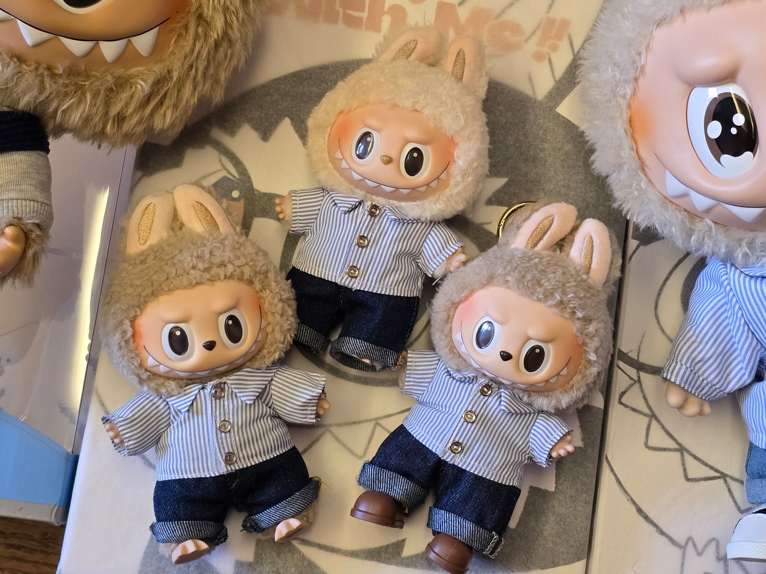 Pop Mart Labubu The Monsters Labubu Tasty Macarons Series Toffe Keyring (Opened Case), Pop Mart Labubu Flip with Me Doll 착용 스타일 - 2
