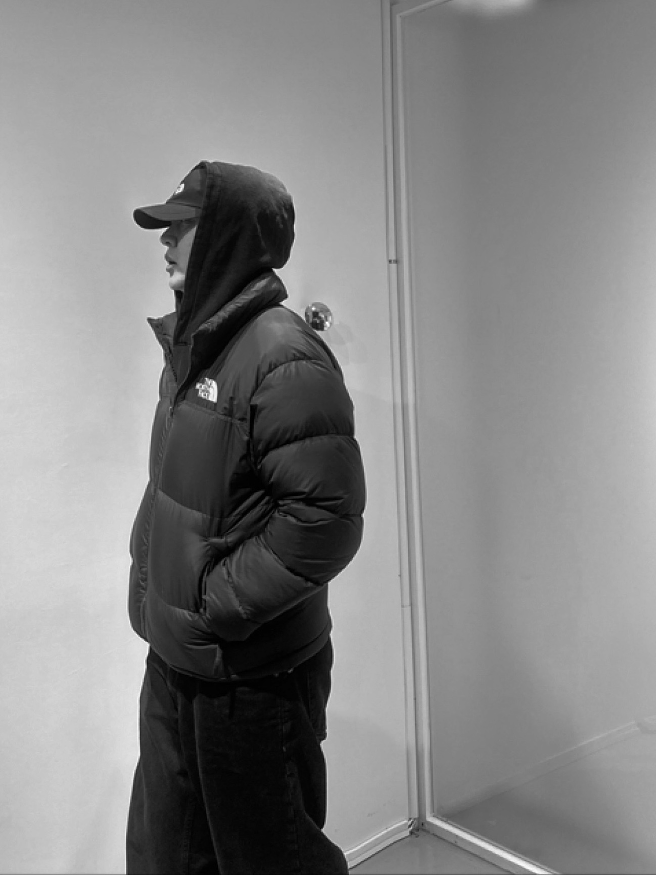 The North Face 1996 Eco Nuptse Jacket Black, Yeezy Gap Engineered By Balenciaga Sateen Cargo Pants Black 착용 스타일