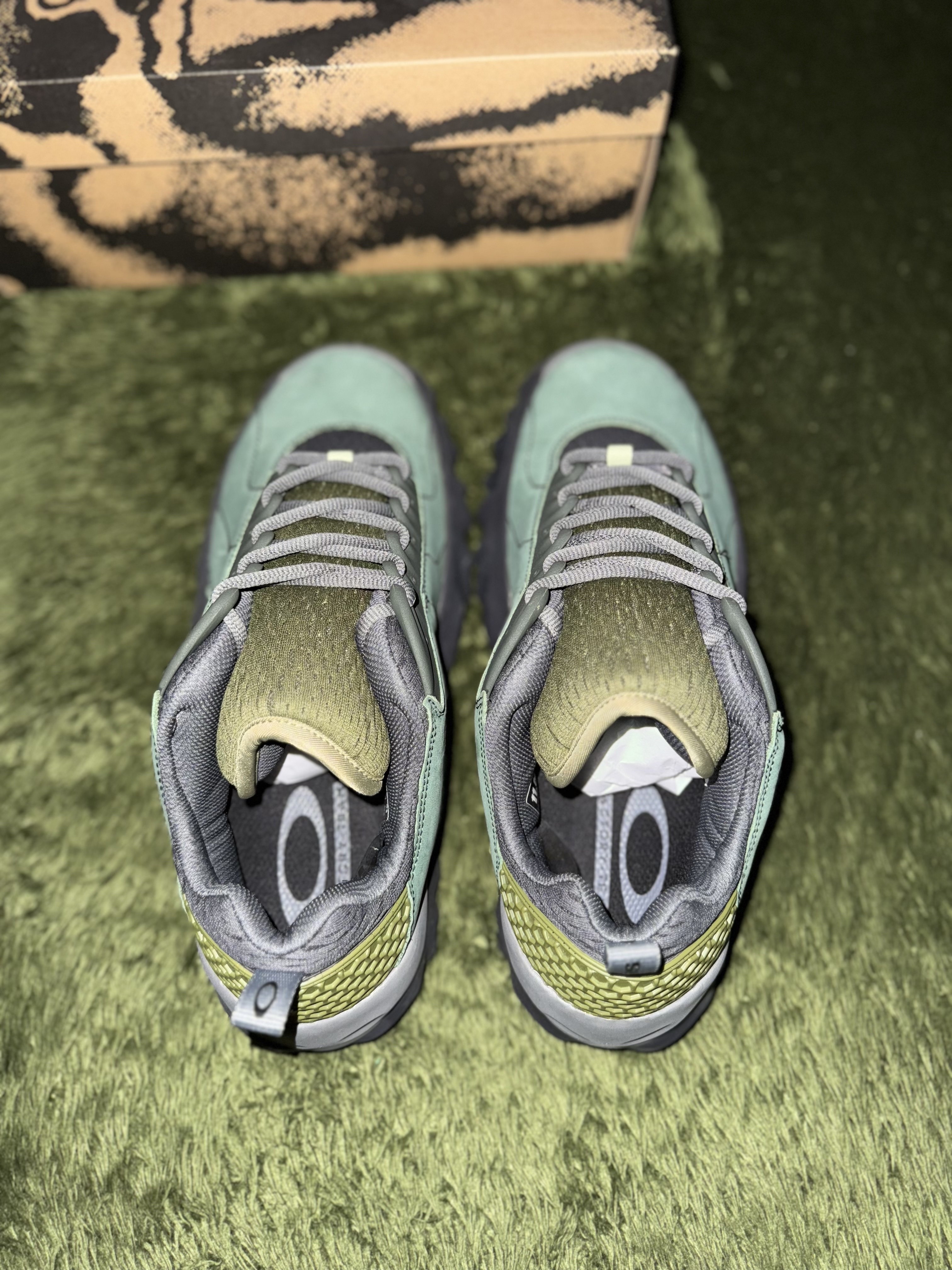 Oakley Factory Team x Brain Dead Chop Saw Duck Green Thunderstorm 착용 스타일 - 3