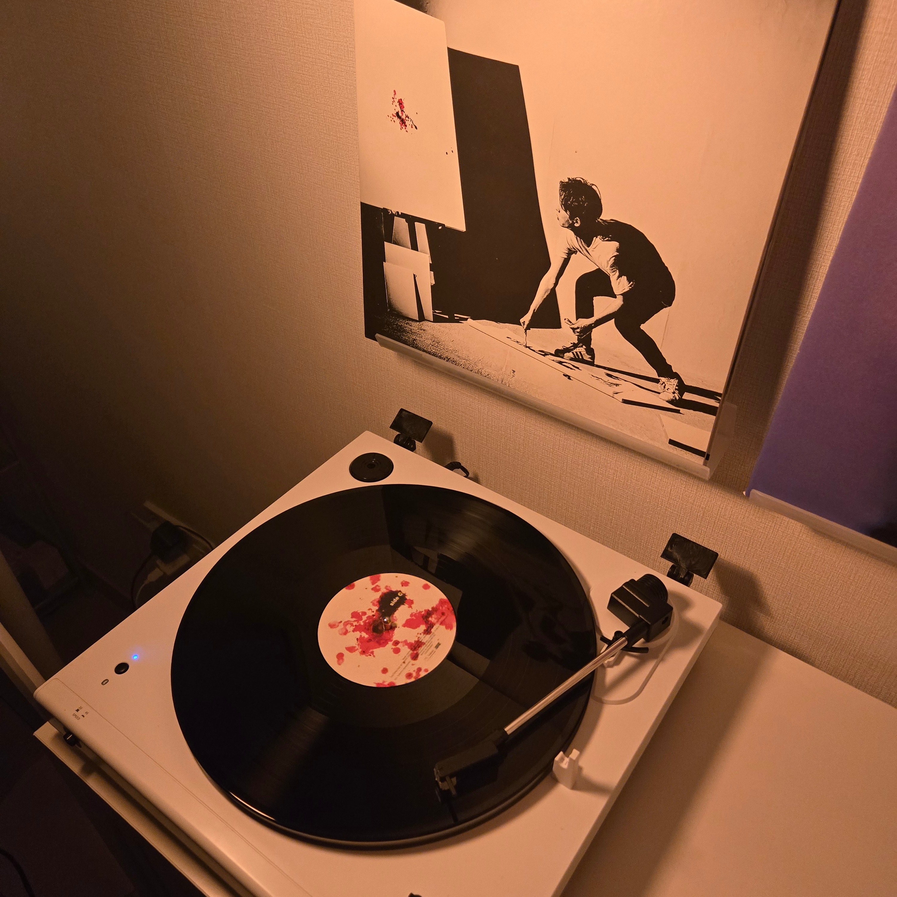 Just Music Compilation Album Ripple Effect Black (2LP) 착용 스타일