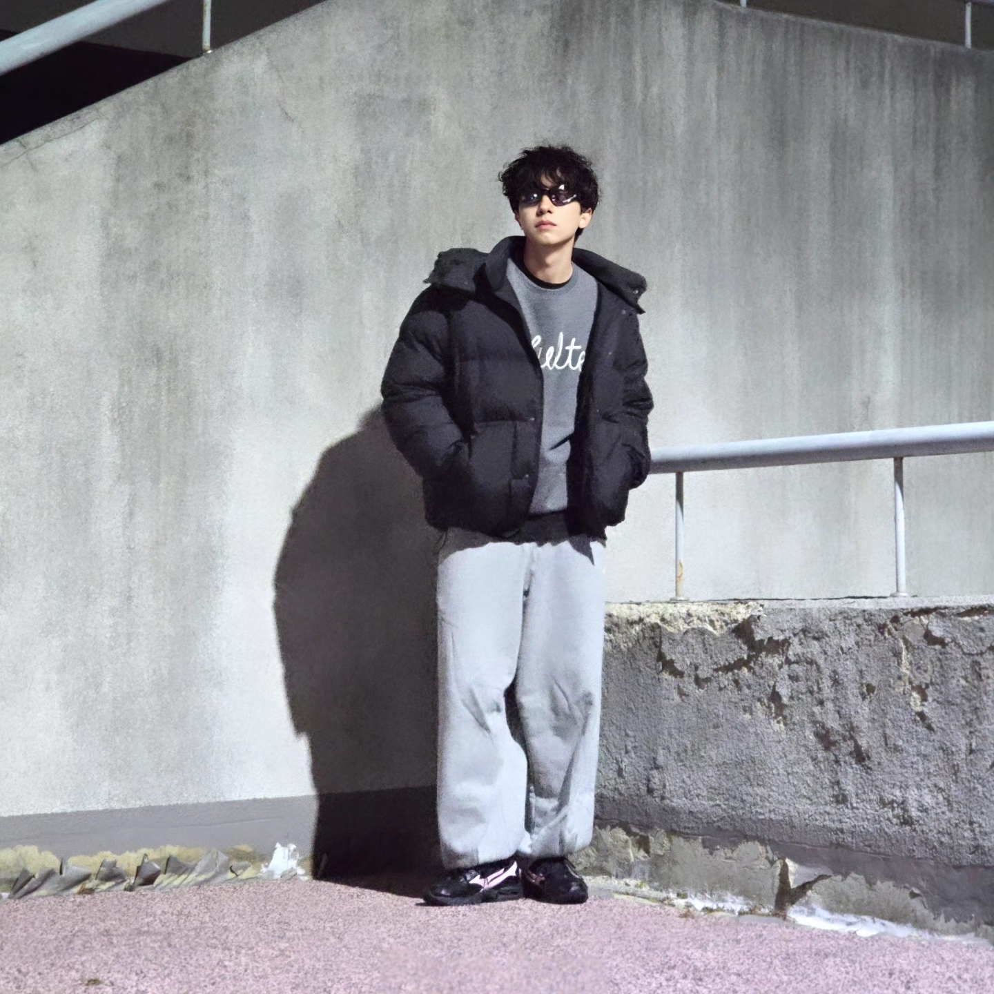 Nike Club Fleece Oversized French Terry Pants Dark Grey Heather Light Smoke Grey - US/EU, Nike Club Fleece Oversized French Terry Pants Dark Grey Heather Light Smoke Grey - Asia 착용 스타일 - 1