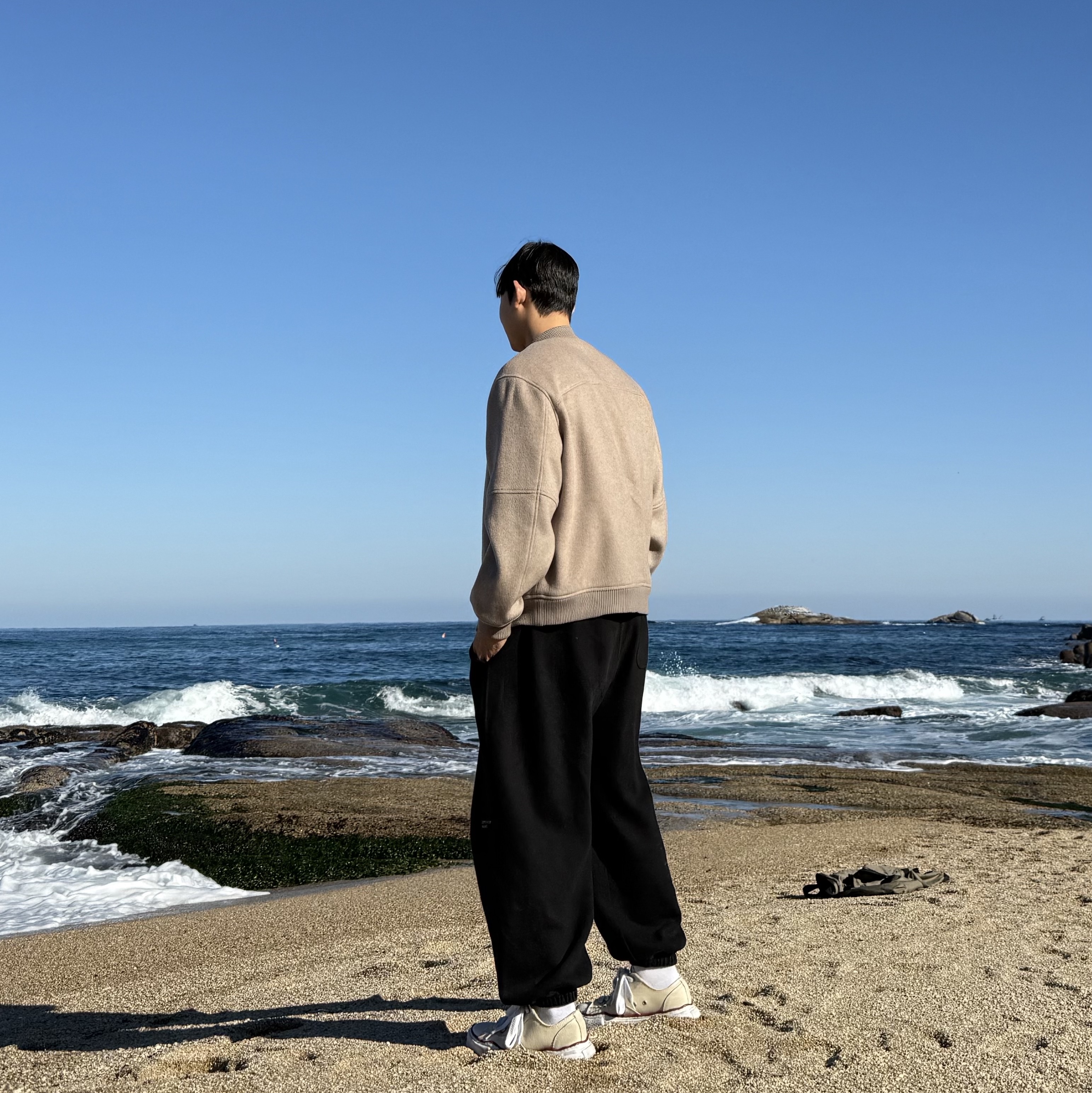 Undermycar Mu.03 Anti Fxxking Logo Play Oversized Sweat Jogger Black, Maison Mihara Yasuhiro Peterson OG Sole Canvas Low-top Sneakers Natural 착용 스타일 - 3