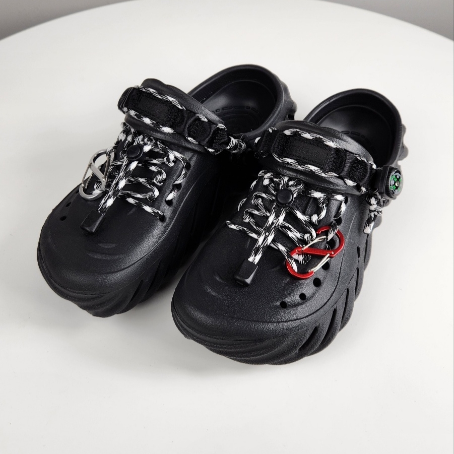 Crocs Echo Clog Black 착용 스타일 - 1