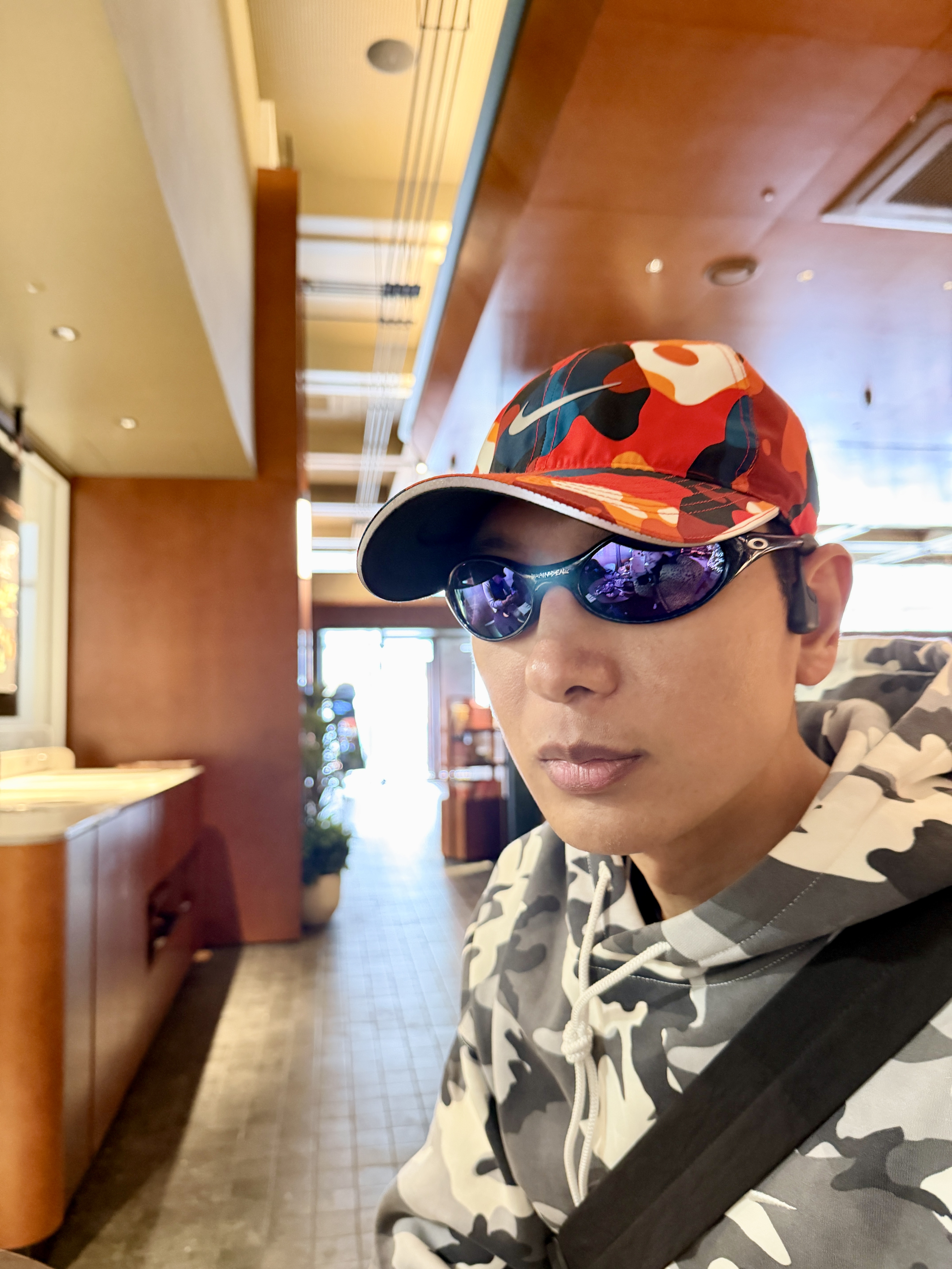 Oakley x Brain Dead Eye Jacket Prizm Violet Lenses, Oakley Eye Jacket Redux Matte Black Frame Prizm Grey Lenses High Bridge Fit 착용 스타일 - 1
