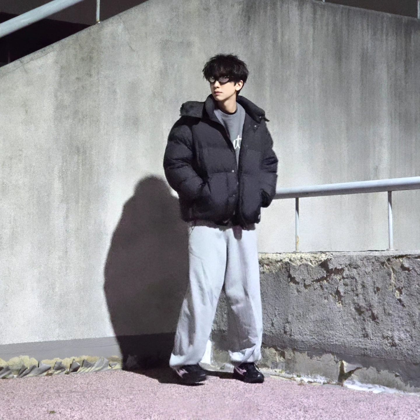 Nike Club Fleece Oversized French Terry Pants Dark Grey Heather Light Smoke Grey - US/EU, Nike Club Fleece Oversized French Terry Pants Dark Grey Heather Light Smoke Grey - Asia 착용 스타일 - 2