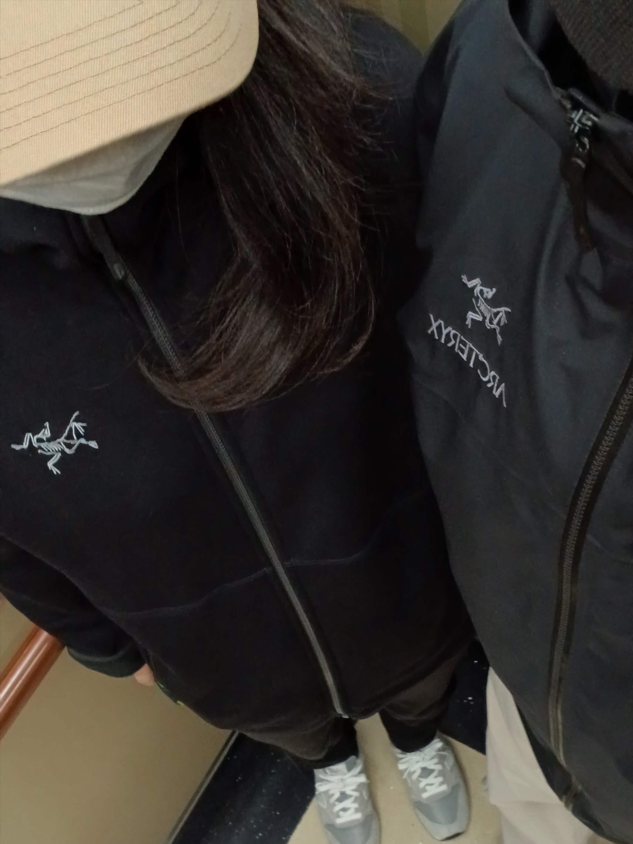 Arc'teryx Kyanite LT Hoody Black, Arc'teryx Kyanite Hoody Black 착용 스타일 - 3