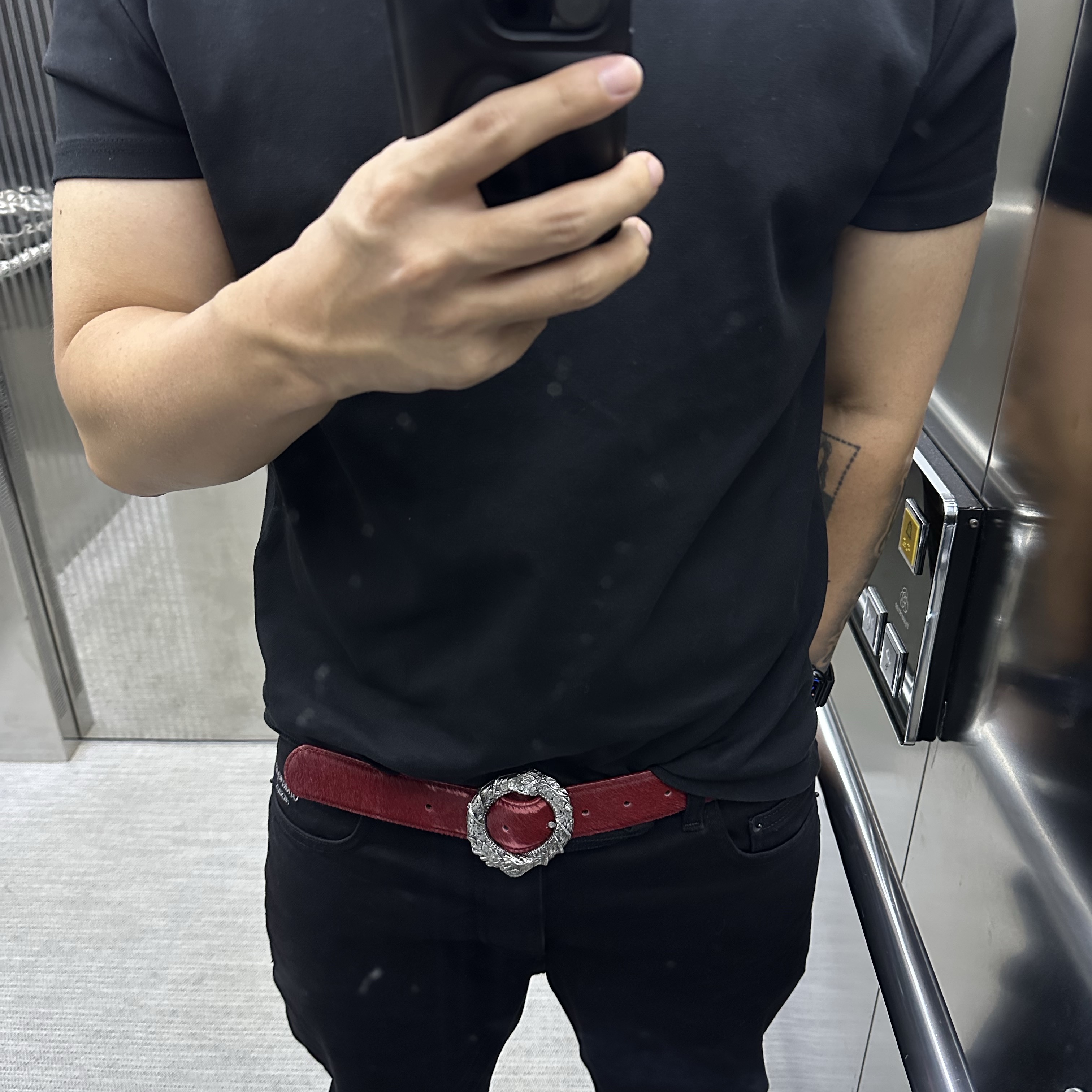 Undermycar Ouroboros Loop Buckle Calf Hair Leather Belt Red, Undermycar Mu.30 Anti Fxxking Logo Play Stretch Flare Black Jeans 착용 스타일 - 1