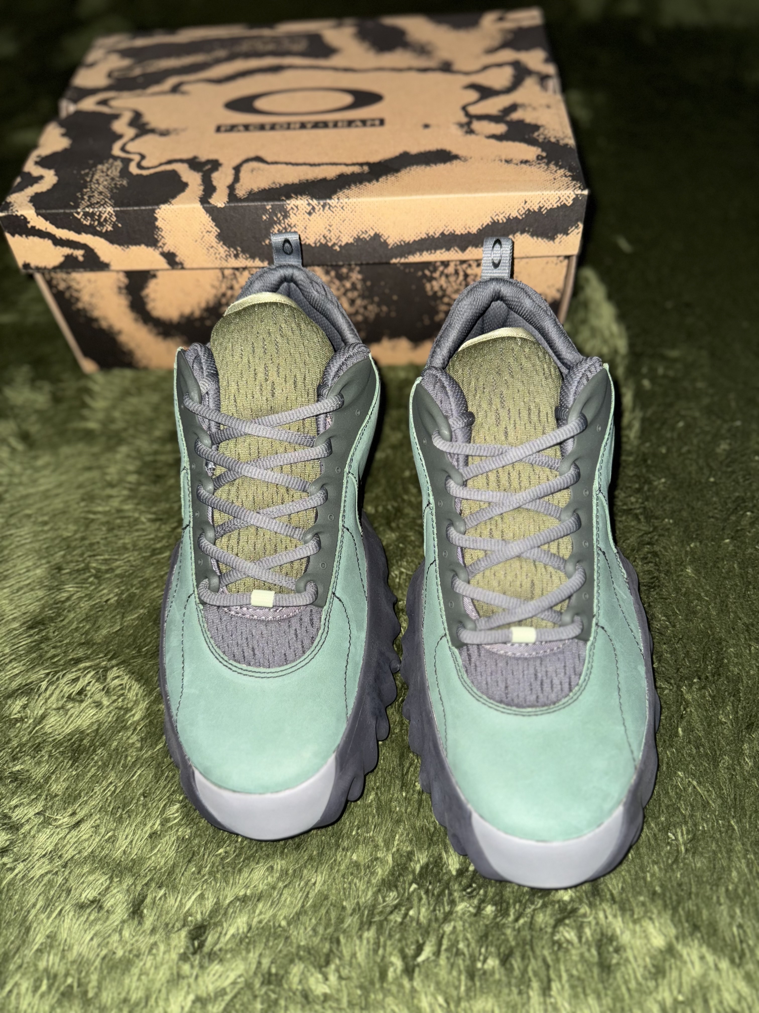 Oakley Factory Team x Brain Dead Chop Saw Duck Green Thunderstorm 착용 스타일 - 2