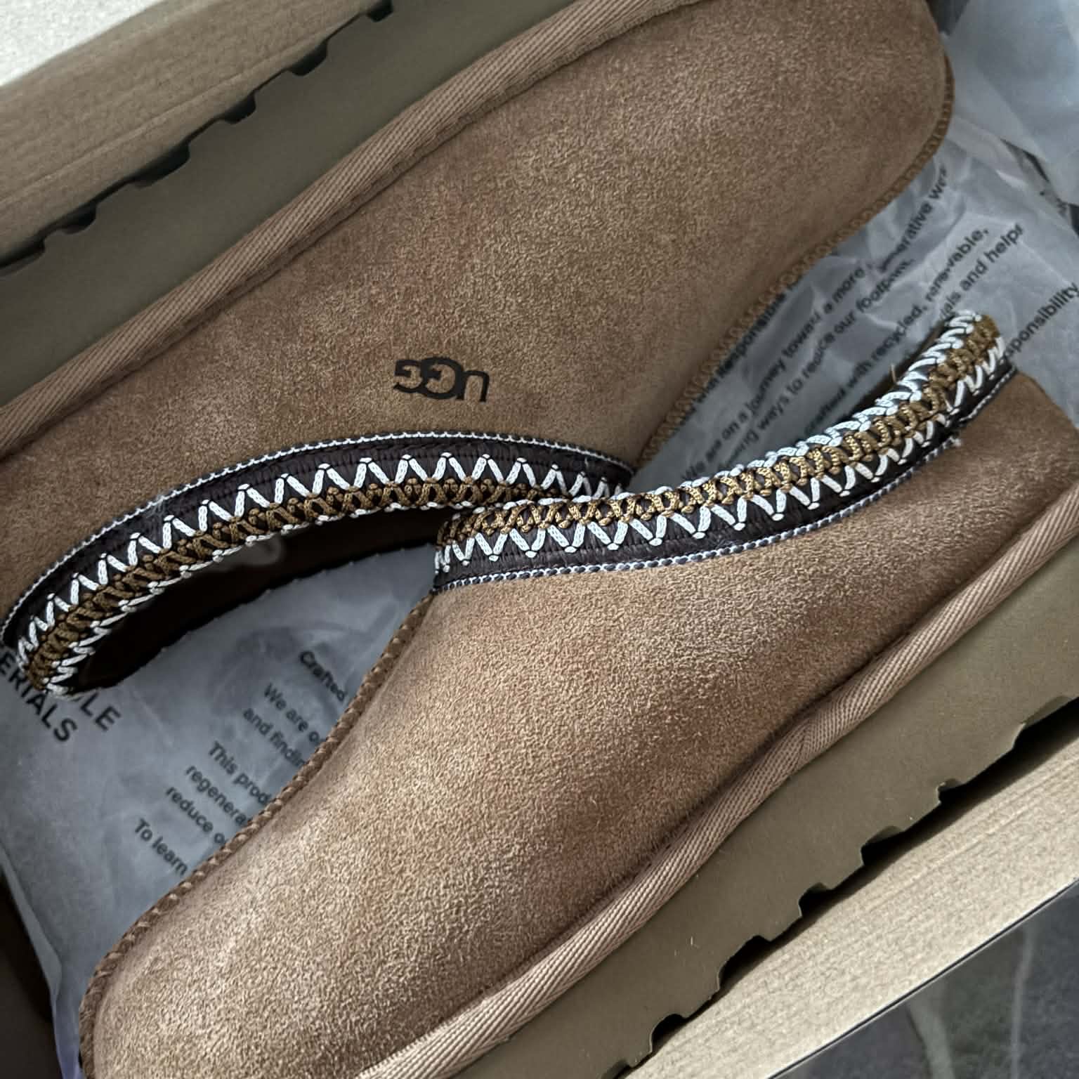 (W) UGG Tasman Slipper Chestnut 착용 스타일