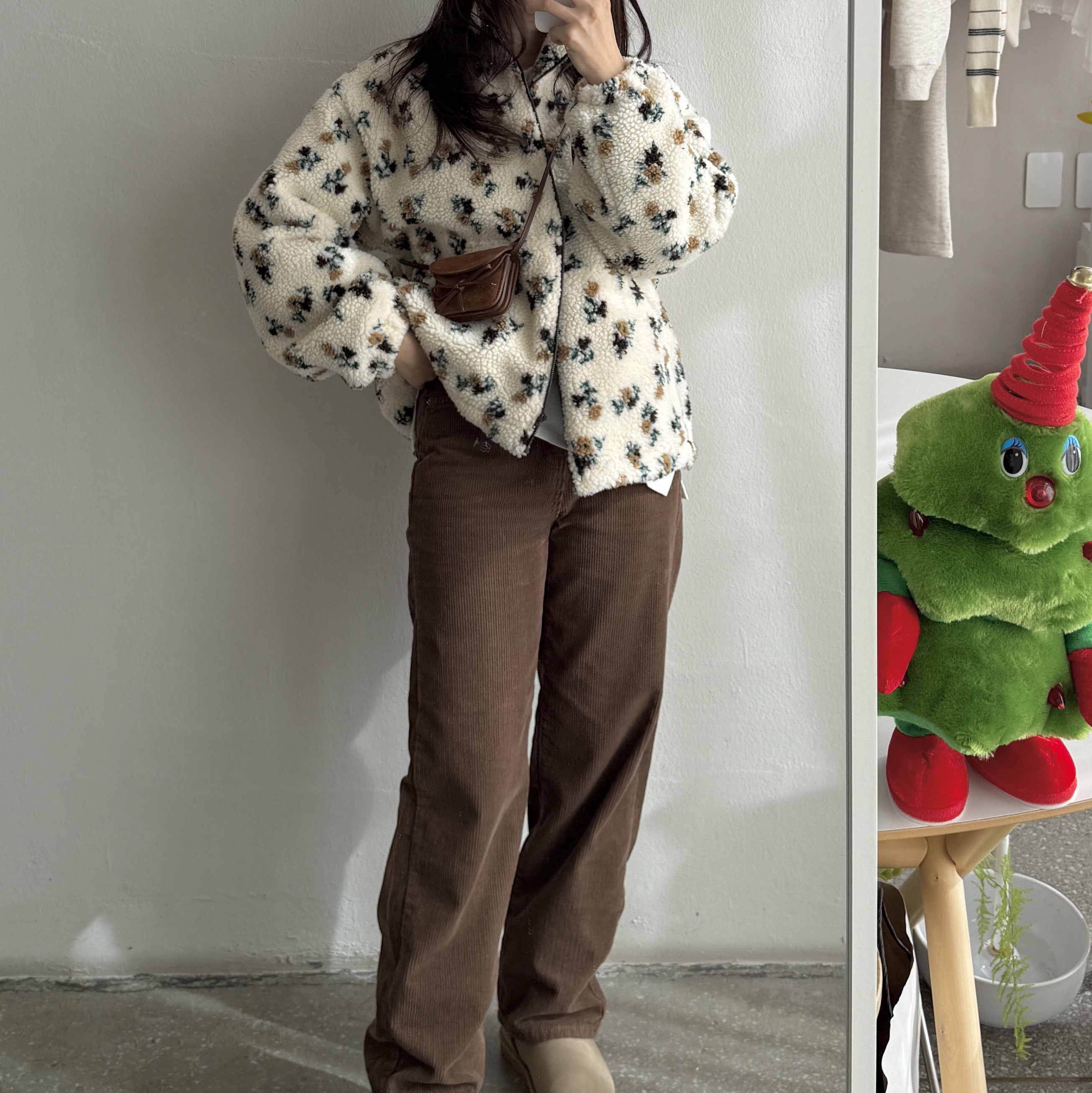 (W) UGG Tasman II Chestnut 착용 스타일 - 2