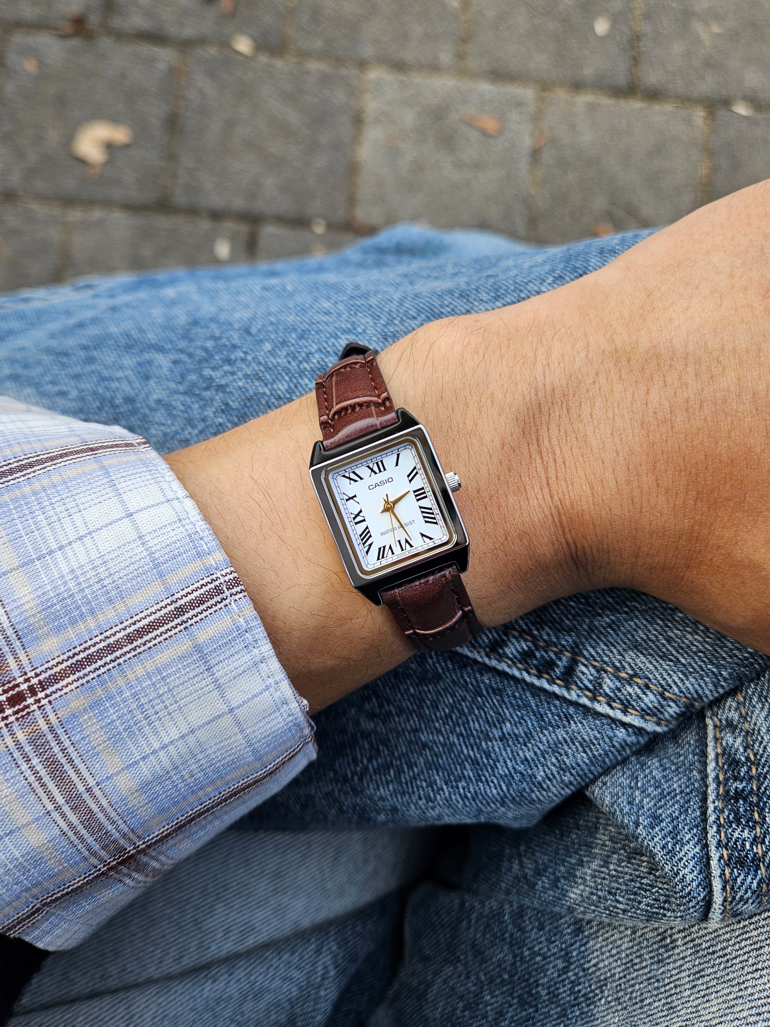 Casio LTP-V007L-7B2, Dr. Martens 1461 Smooth Black 착용 스타일 - 3
