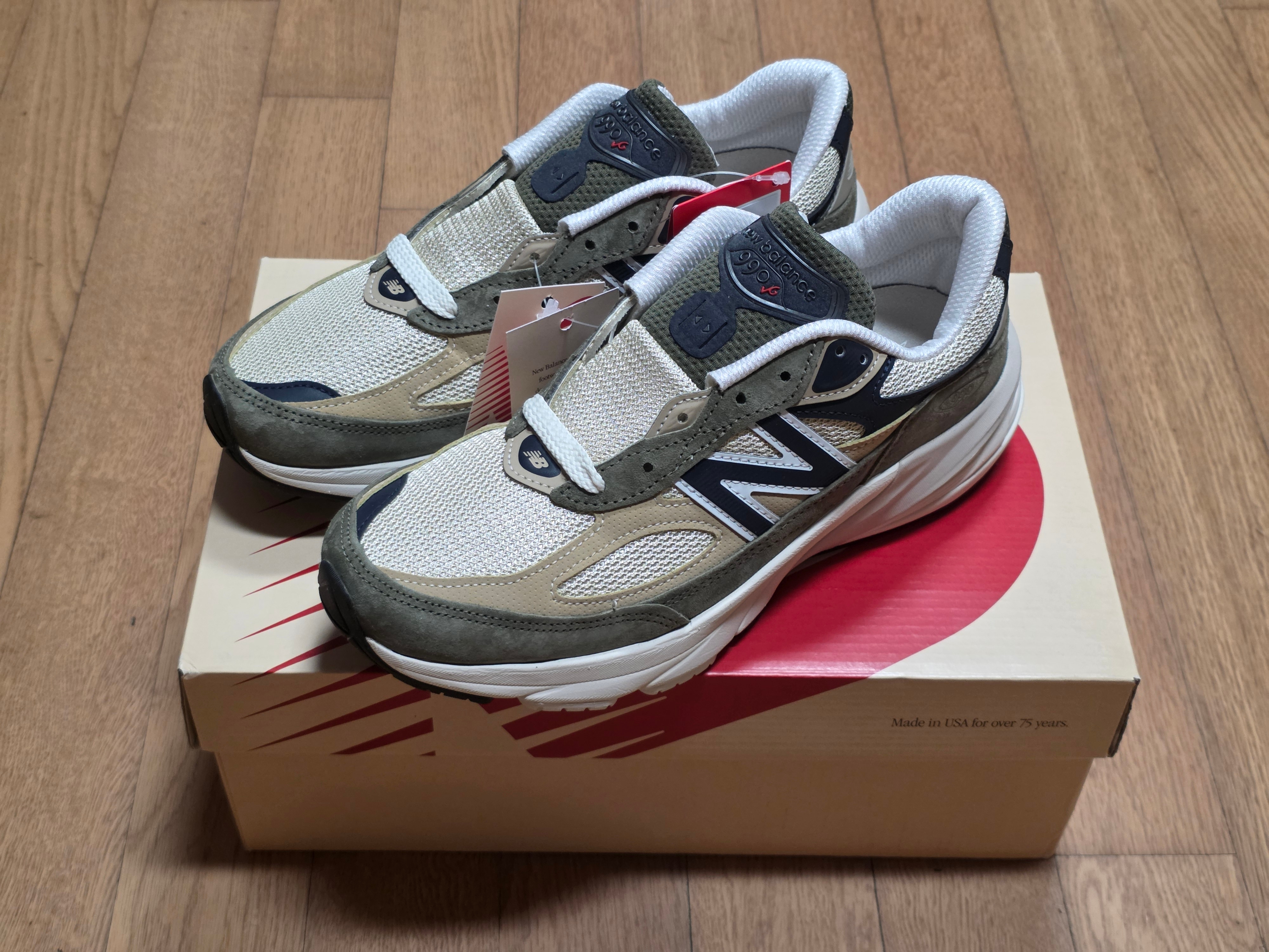 New Balance 990v6 Made in USA Dark Camo Incense Natural Indigo 착용 스타일 - 2