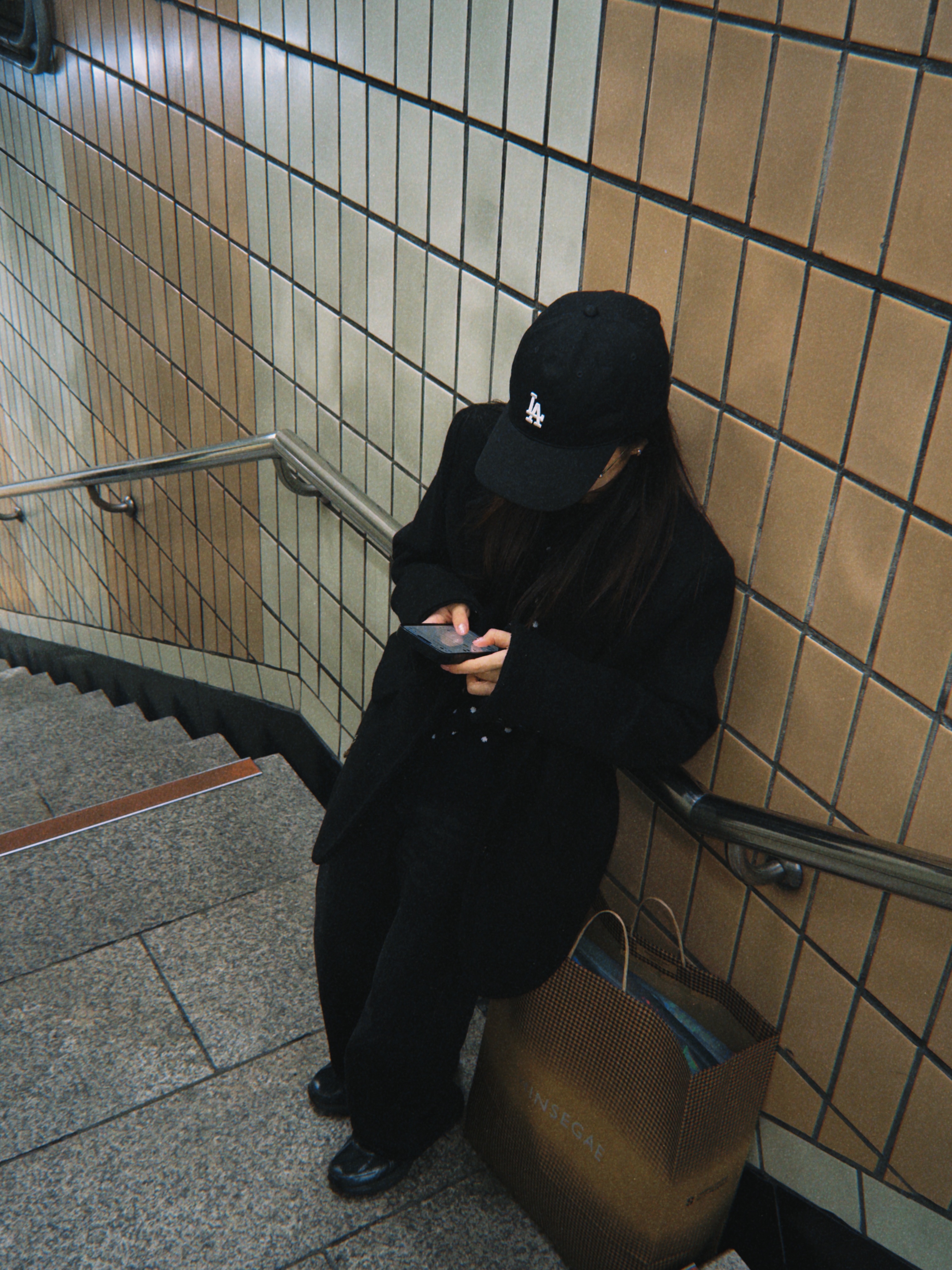 Nike V2K Run Black Anthracite 착용 스타일