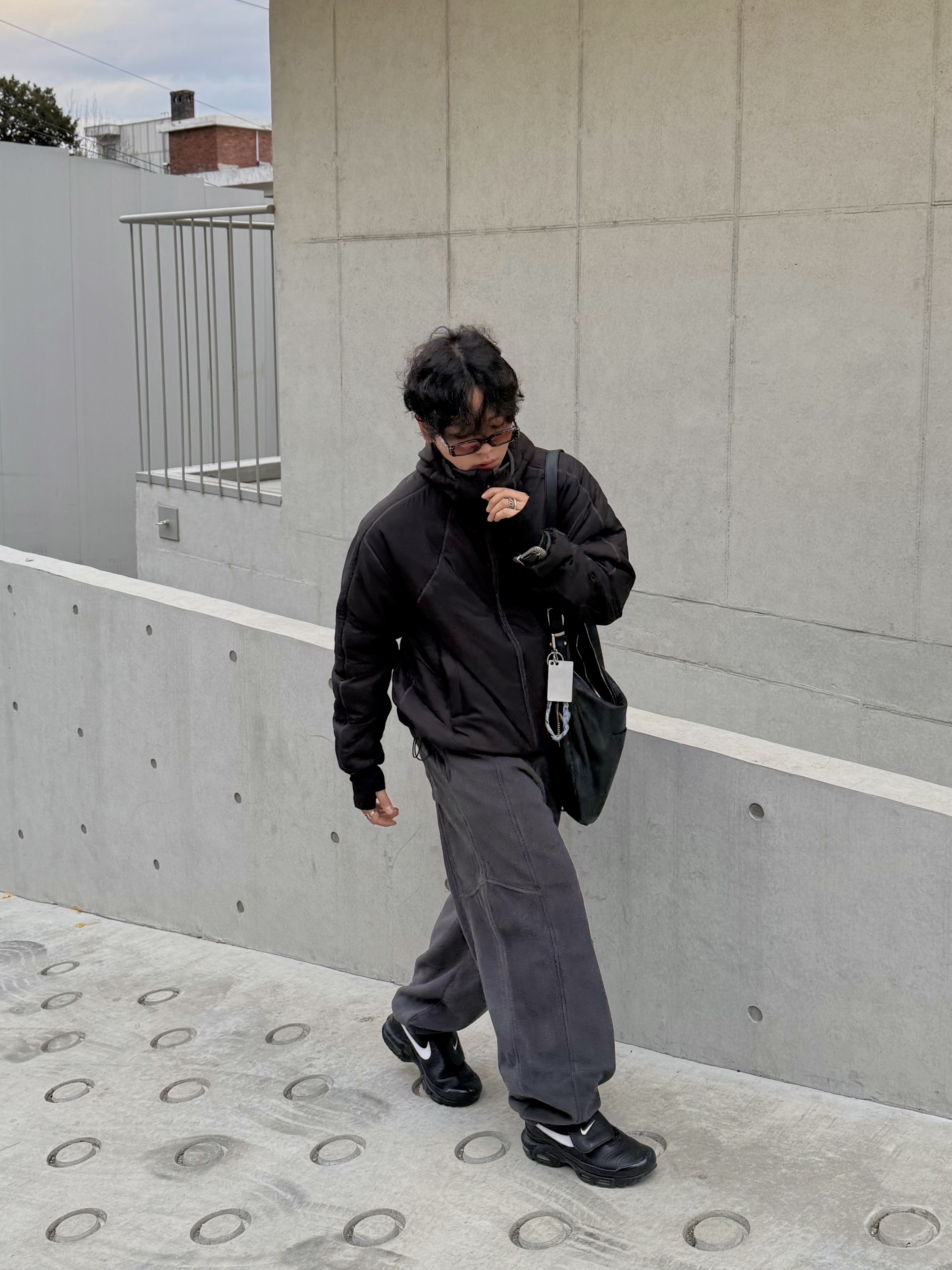 (W) Nike Air Max Plus TNPO Black 착용 스타일 - 5
