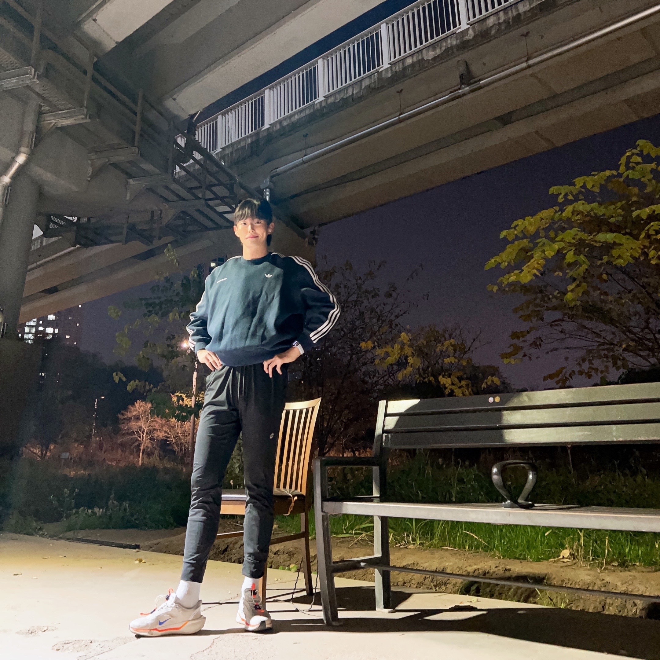 (W) Adidas x Sporty & Rich Sweatshirt Night Navy - US Sizing, Nike Air Zoom Pegasus EasyOn Blueprint 착용 스타일 - 4