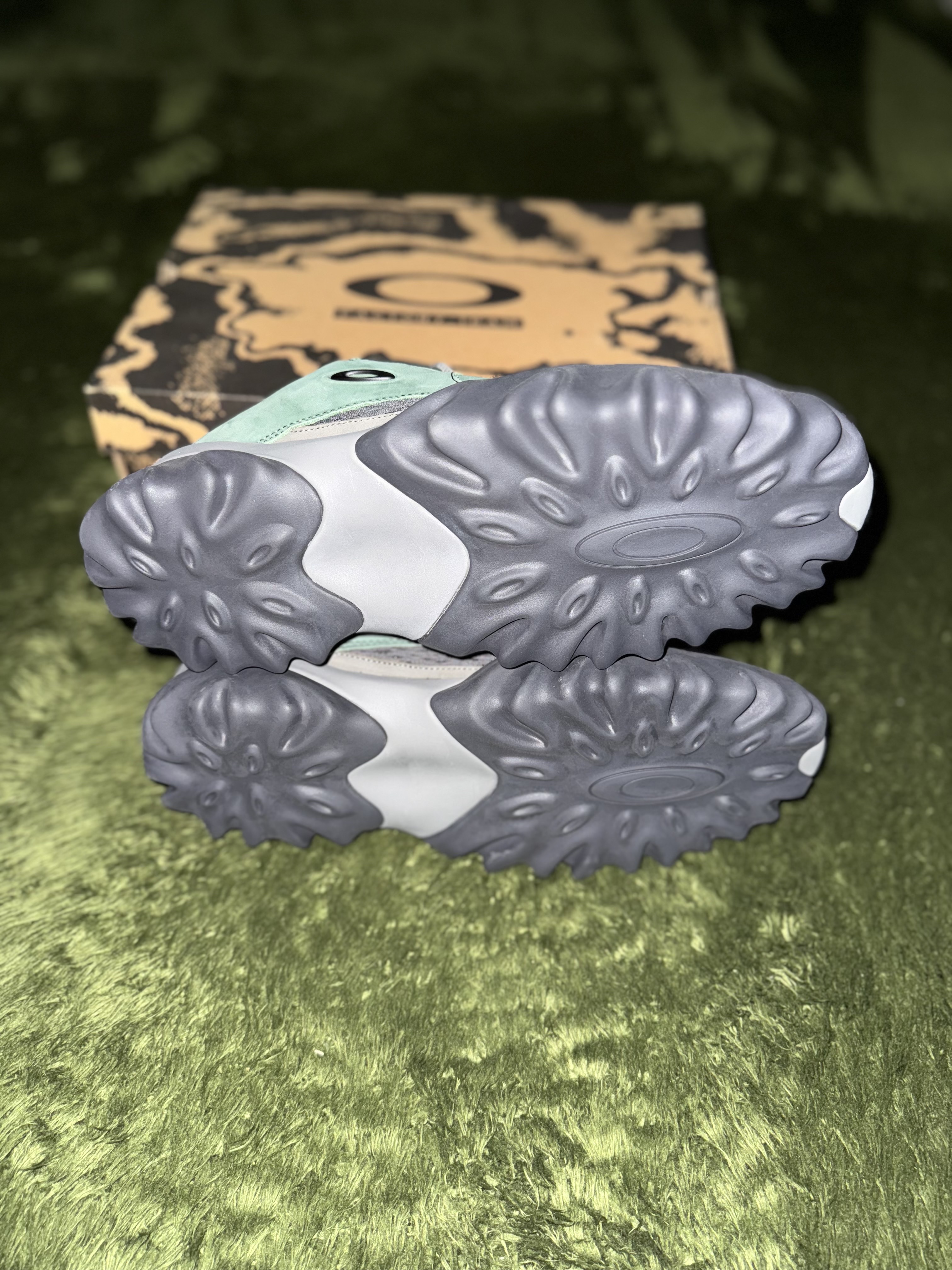 Oakley Factory Team x Brain Dead Chop Saw Duck Green Thunderstorm 착용 스타일 - 6