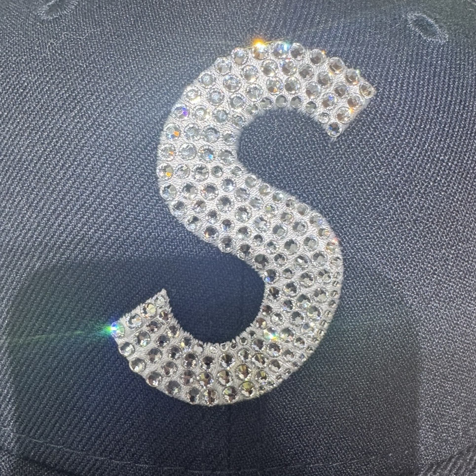 Supreme Swarovski S Logo New Era Navy - 25FW 착용 스타일