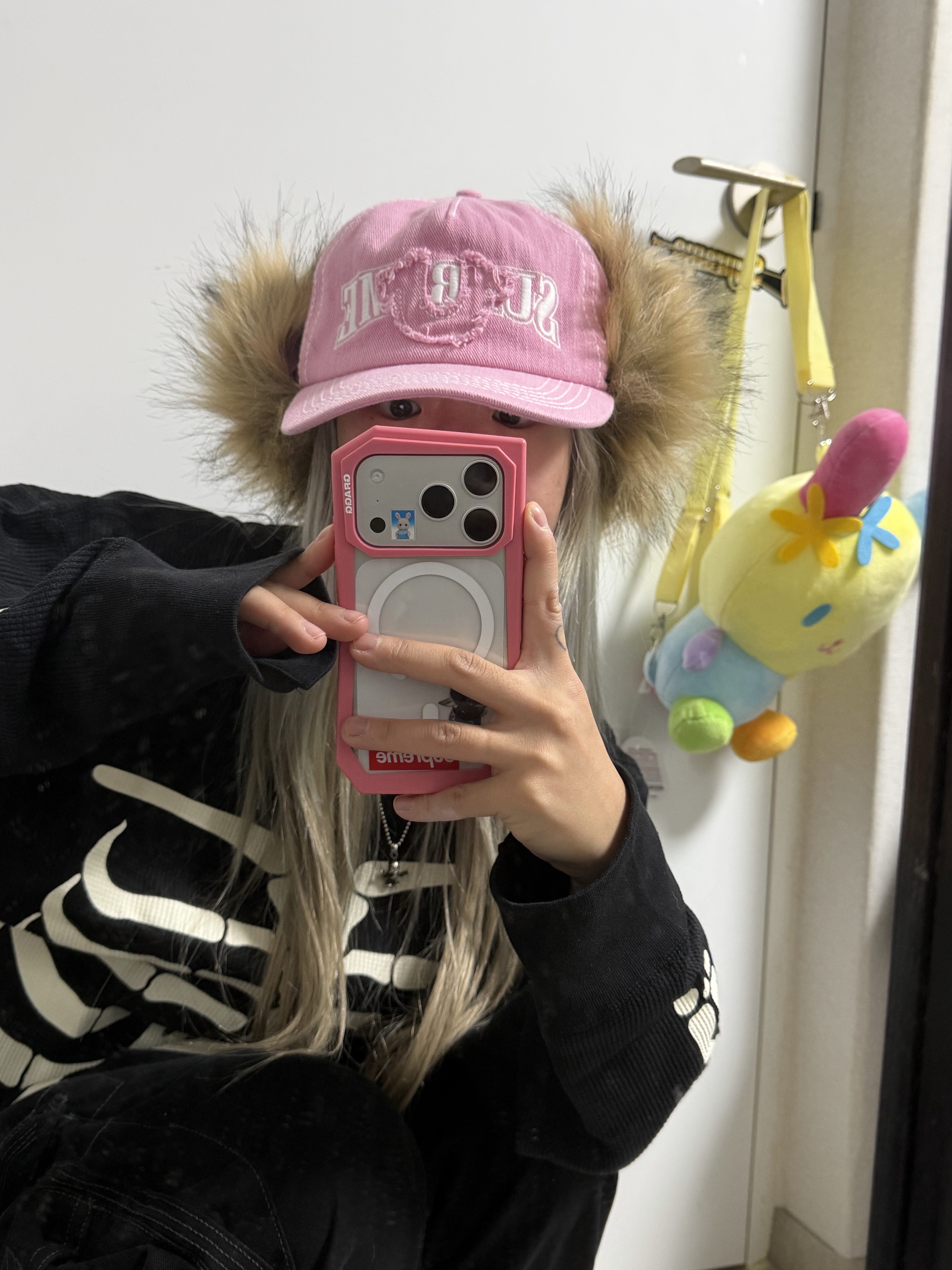 Supreme x True Religion Earflap 5-Panel Pink - 25FW, Supreme Hanes Bones Thermal Crew Black (1 Pack) 착용 스타일 - 2