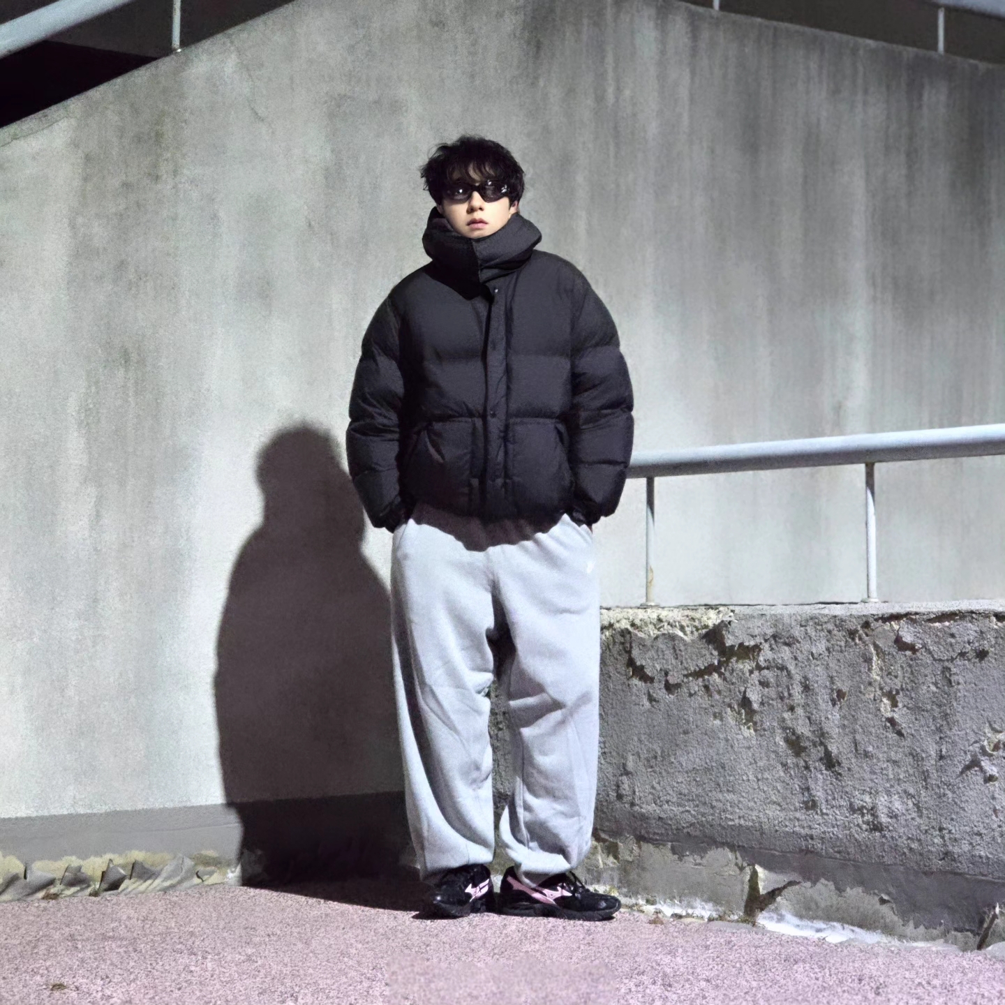 Nike Club Fleece Oversized French Terry Pants Dark Grey Heather Light Smoke Grey - US/EU, Nike Club Fleece Oversized French Terry Pants Dark Grey Heather Light Smoke Grey - Asia 착용 스타일 - 1