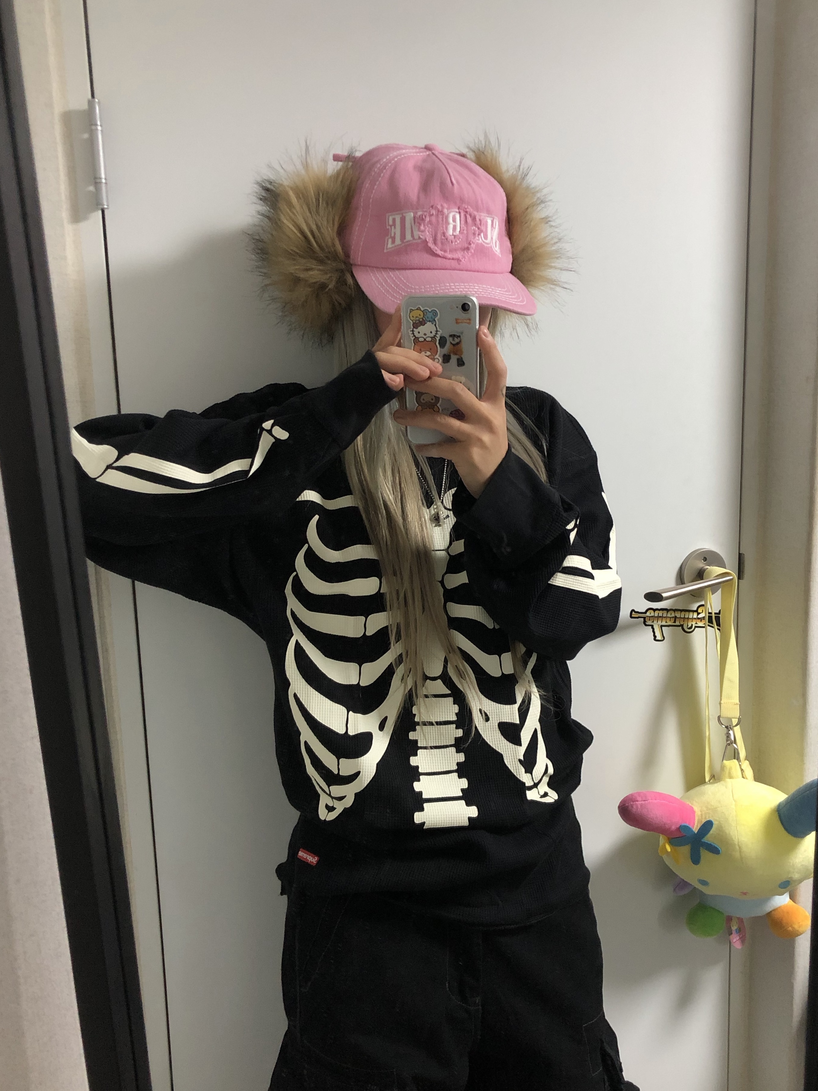 Supreme x True Religion Earflap 5-Panel Pink - 25FW, Supreme Hanes Bones Thermal Crew Black (1 Pack) 착용 스타일 - 1