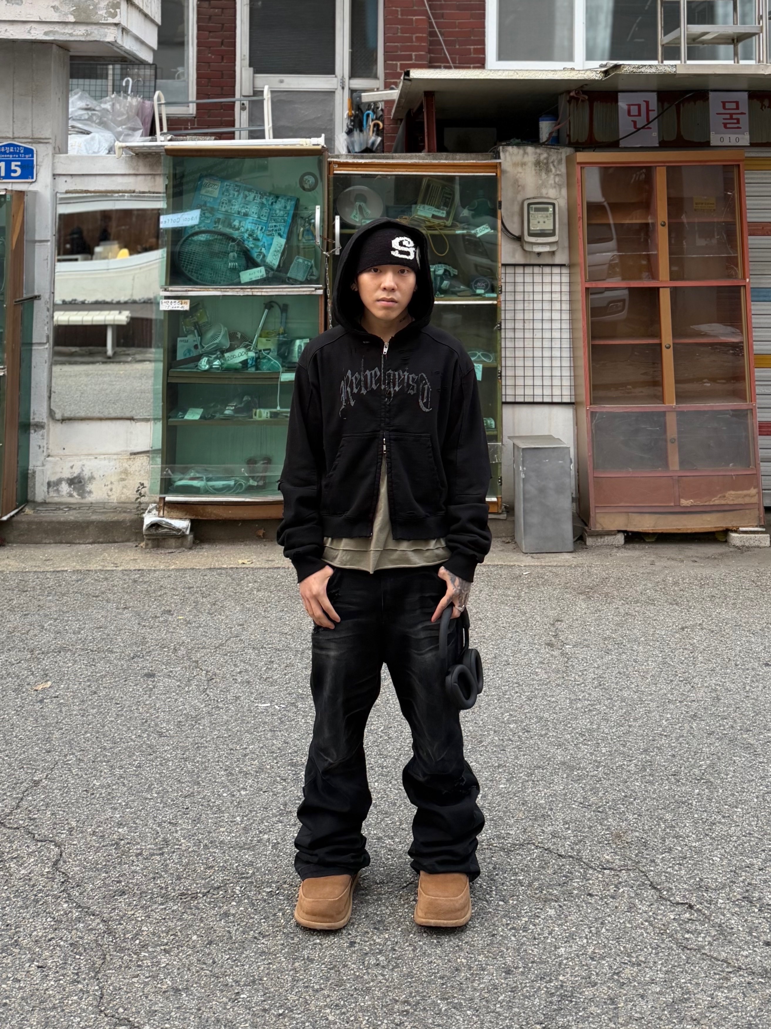 Sony WH-1000XM5 Black (Korean Ver.), Kinchi x Non Parking N Road Boots Brown 착용 스타일 - 4