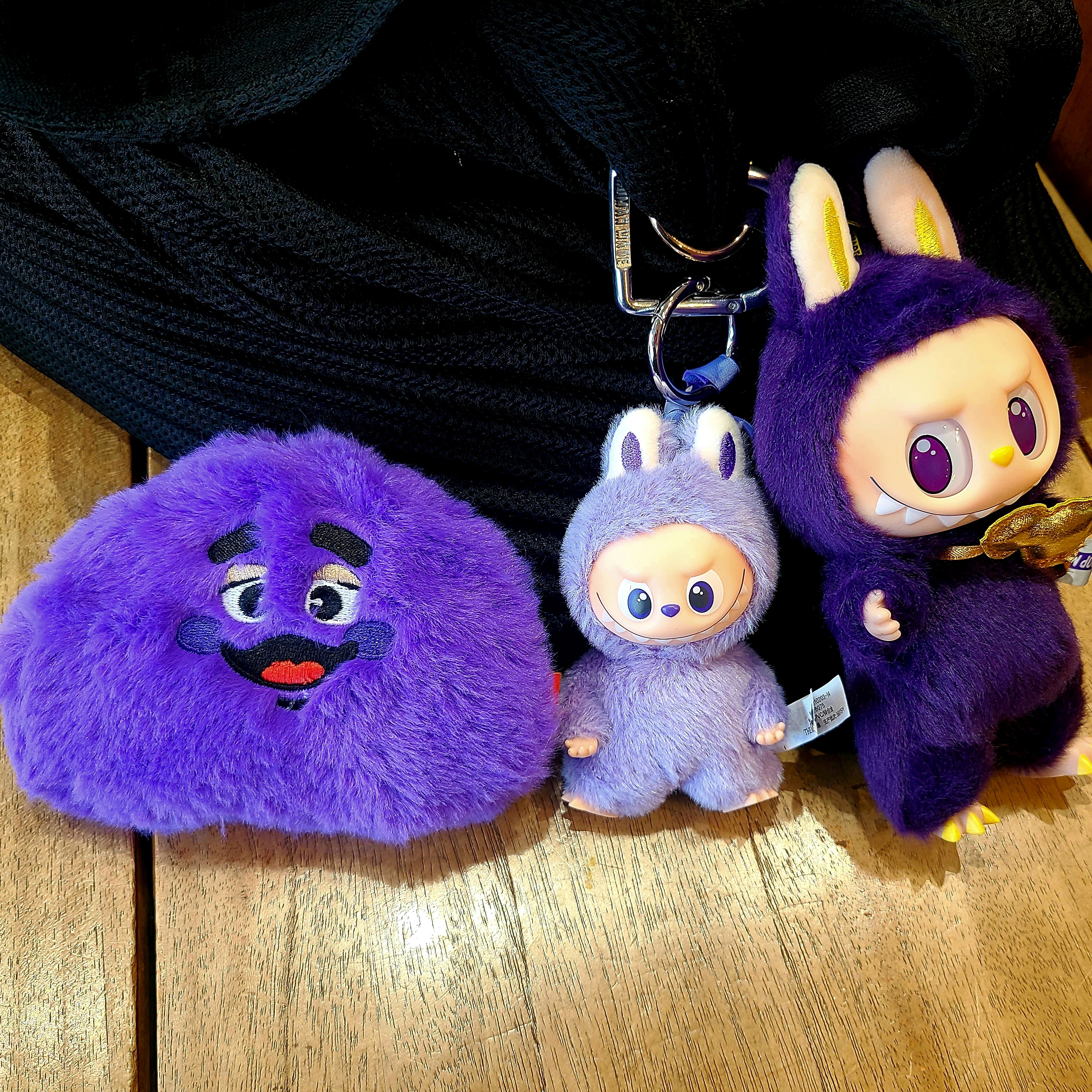 McDonald's Grimace Coin Purse Purple, Pop Mart Labubu The Monsters Pin For Love Series Vinyl Plush Pendant (A-M) ? (Opened Case) 착용 스타일