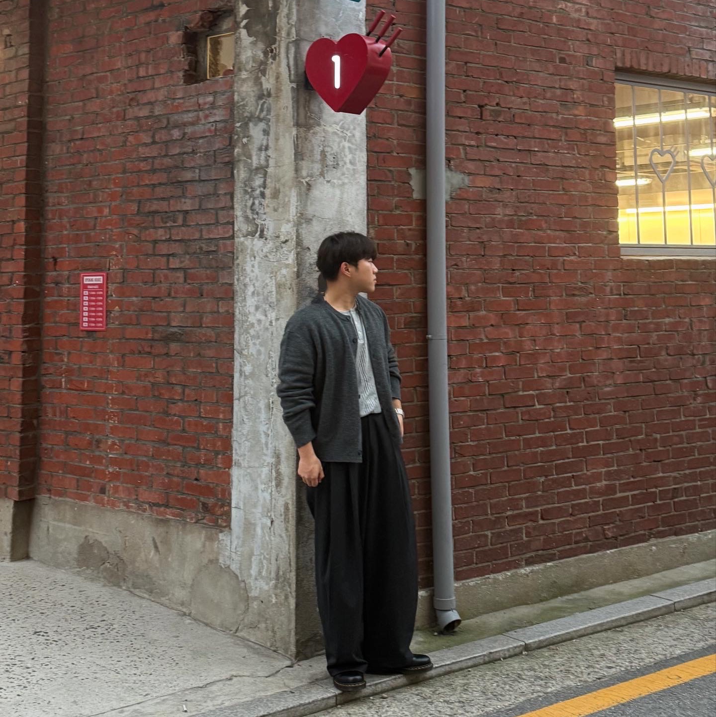 Dr. Martens 1461 Smooth Black, Gentle Monster Evan 01 Black 착용 스타일 - 4