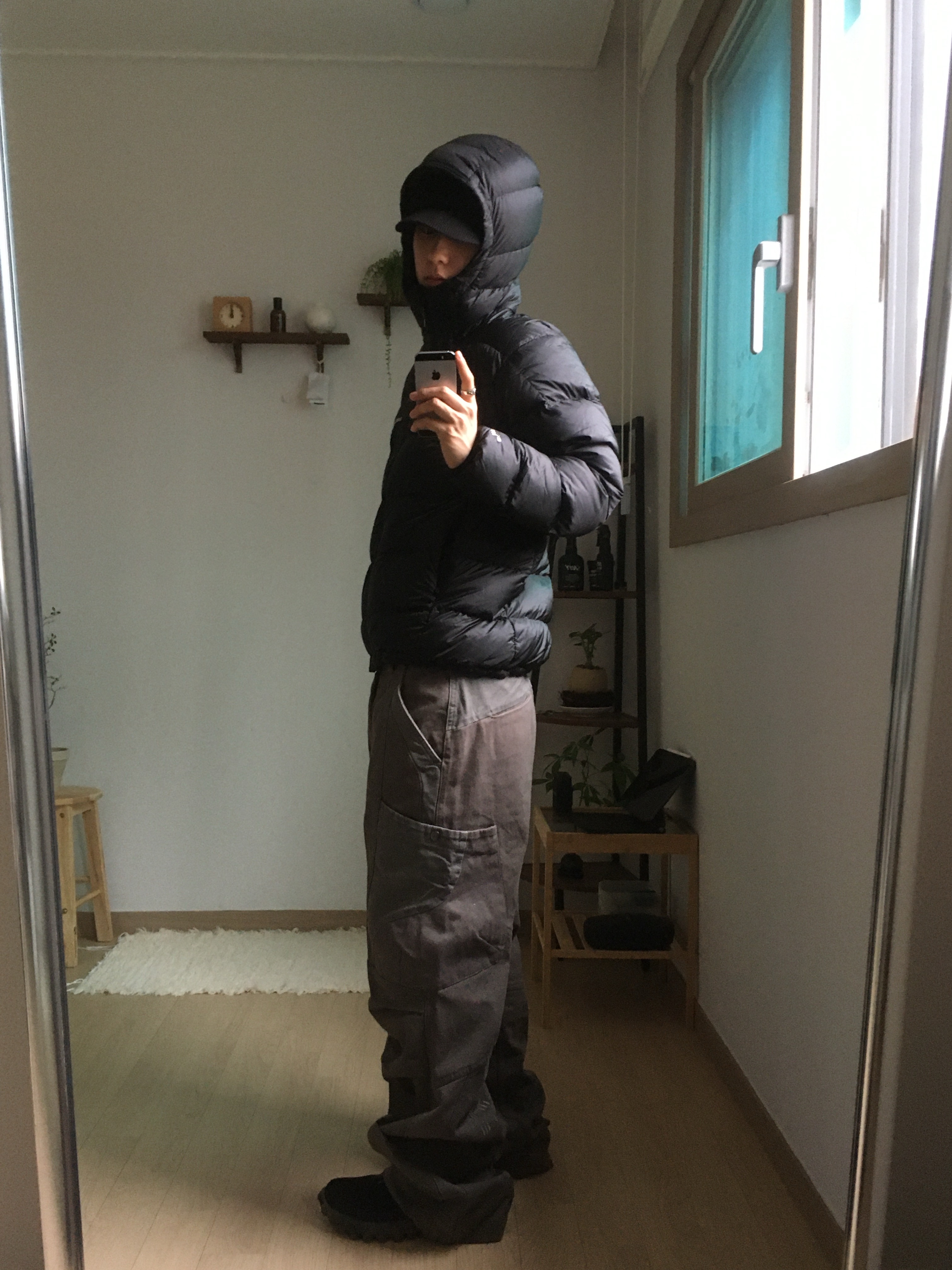 Montbell Light Alpine Down Parka Black, Ignota Core:13 Xylo Pocket Pants Olive Charcoal 착용 스타일