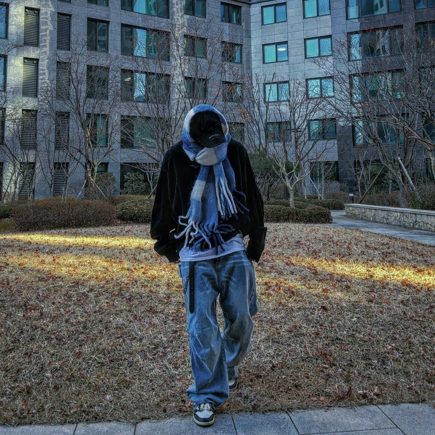 Undermycar Rabban Destroyed Long Sleeve Knit Dark Ink - 23FW 착용 스타일