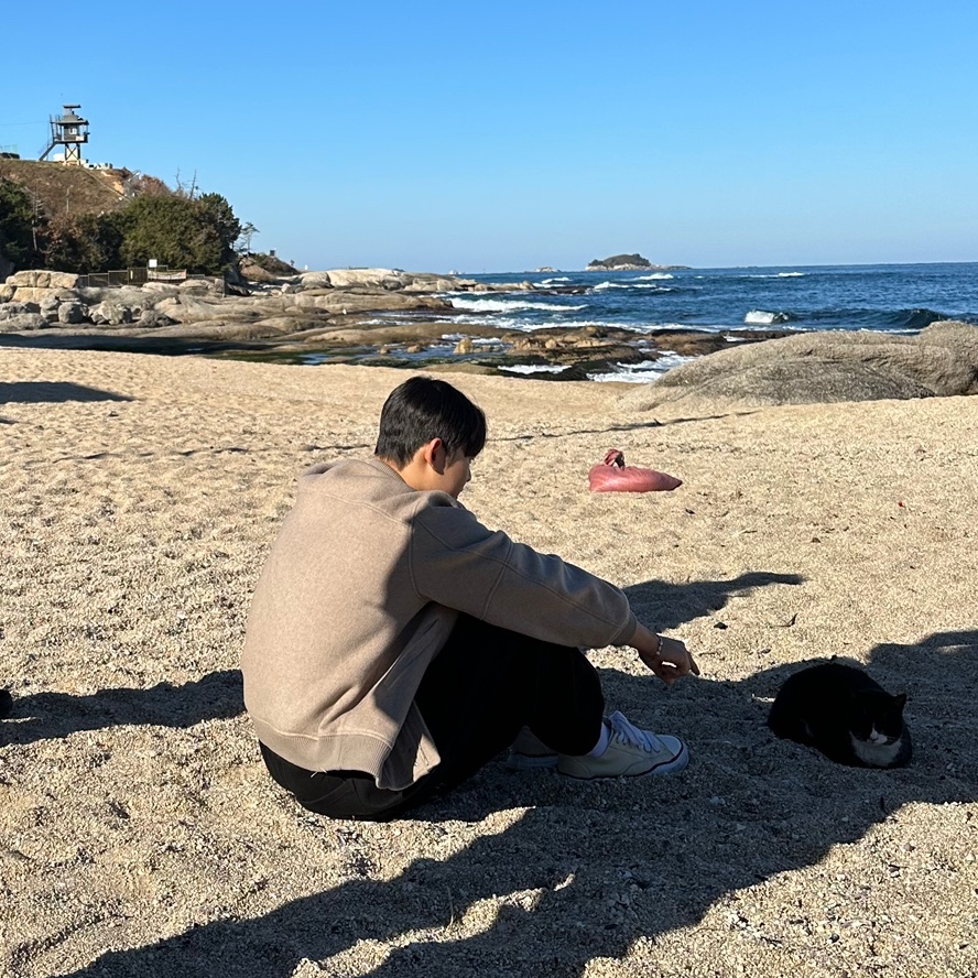Undermycar Mu.03 Anti Fxxking Logo Play Oversized Sweat Jogger Black, Maison Mihara Yasuhiro Peterson OG Sole Canvas Low-top Sneakers Natural 착용 스타일 - 1